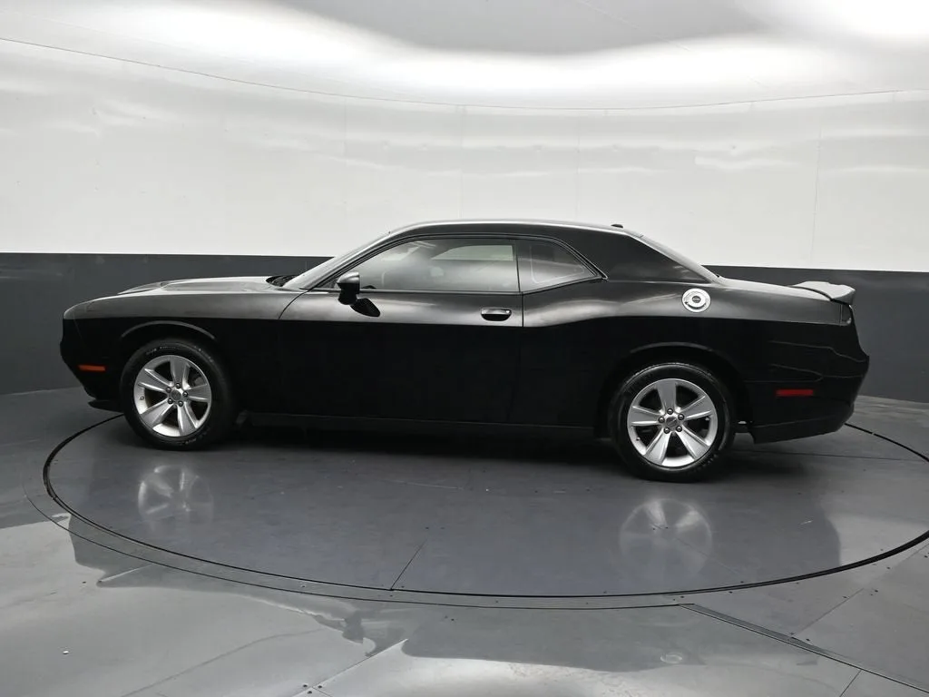2023 Dodge Challenger SXT photo 2