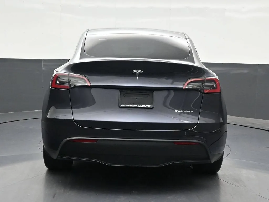 2024 Tesla Model Y Long Range photo 4
