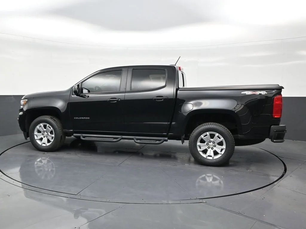 2022 Chevrolet Colorado LT photo 2