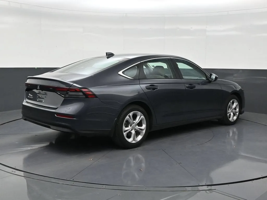 2025 Honda Accord Sedan LX photo 5