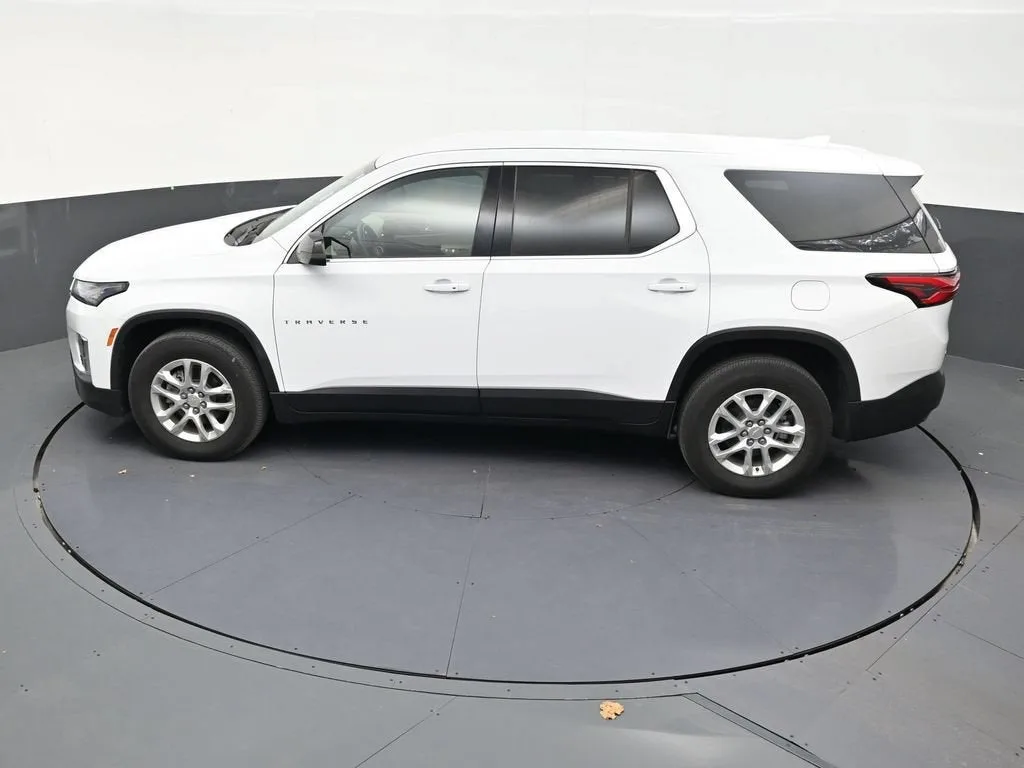 2023 Chevrolet Traverse LS photo 12