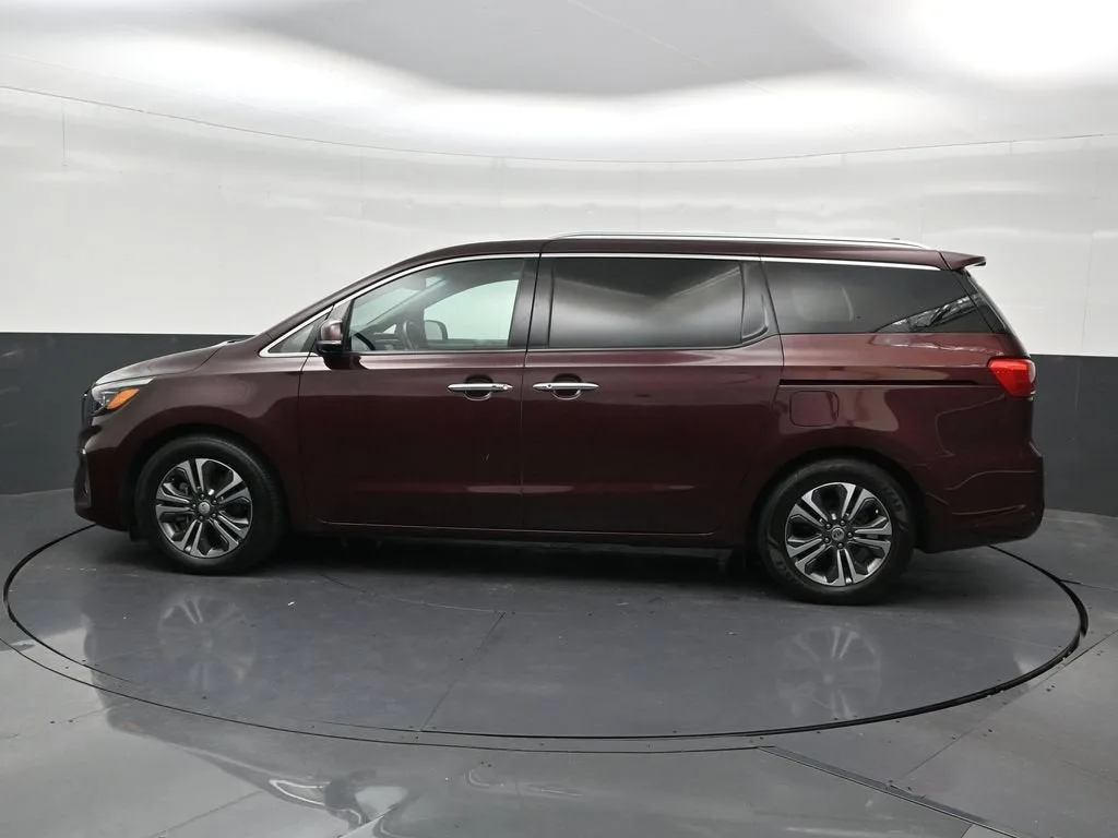 2020 Kia Sedona SX photo 2