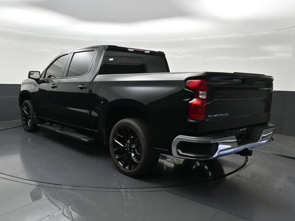 2024 Chevrolet Silverado 1500 LT photo 3