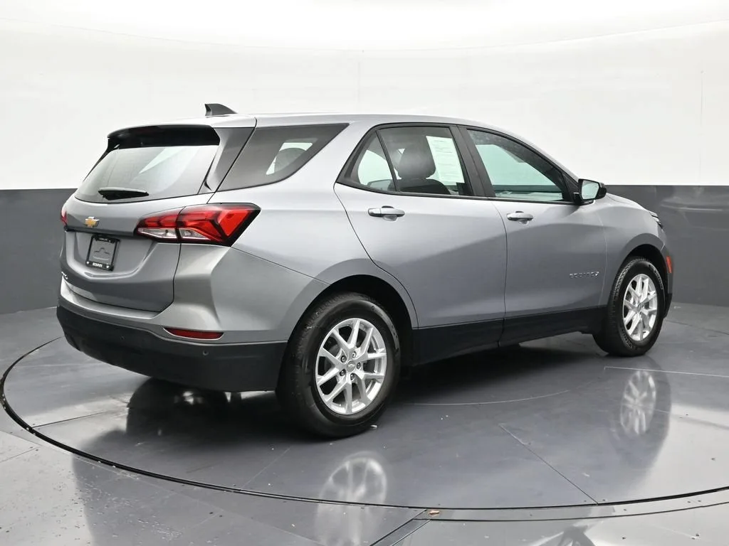 2024 Chevrolet Equinox LS photo 5