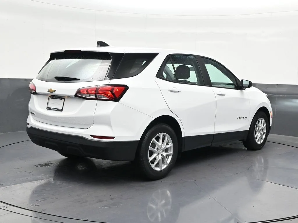 2022 Chevrolet Equinox LS photo 5