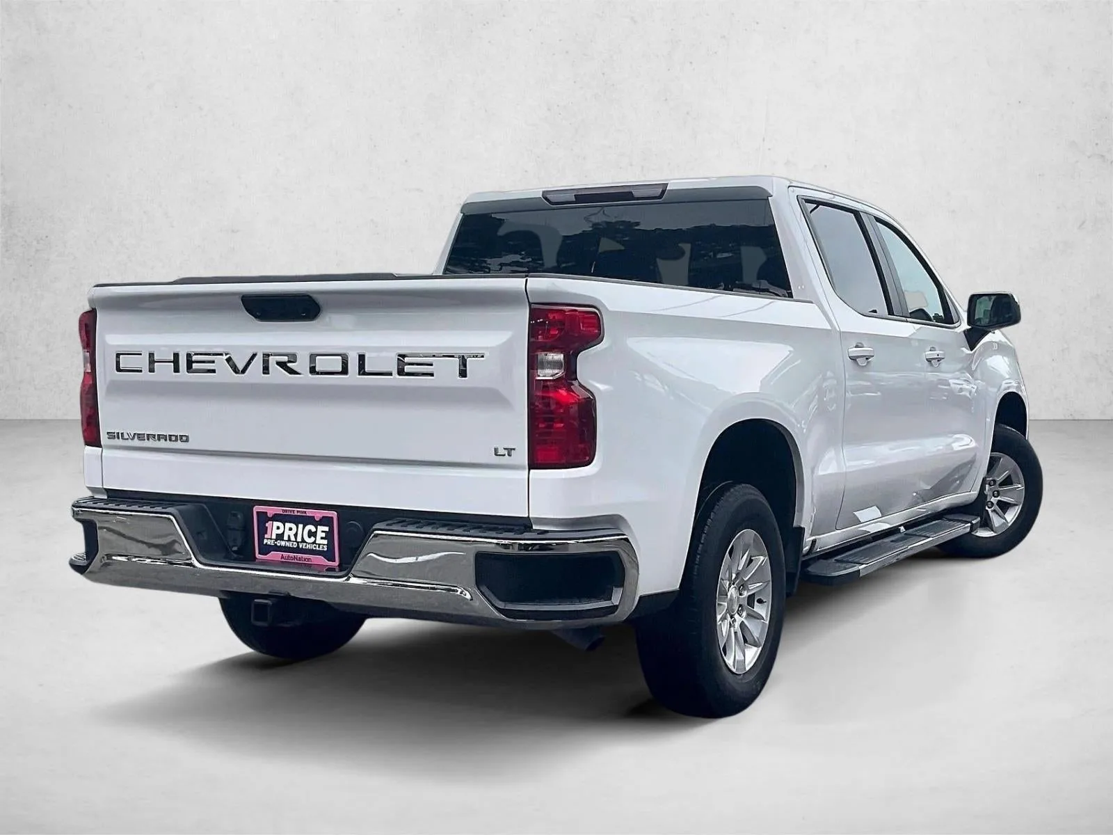2023 Chevrolet Silverado 1500 LT photo 2