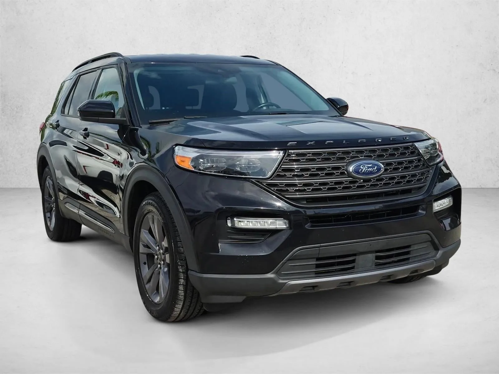 2022 Ford Explorer XLT RWD photo 3