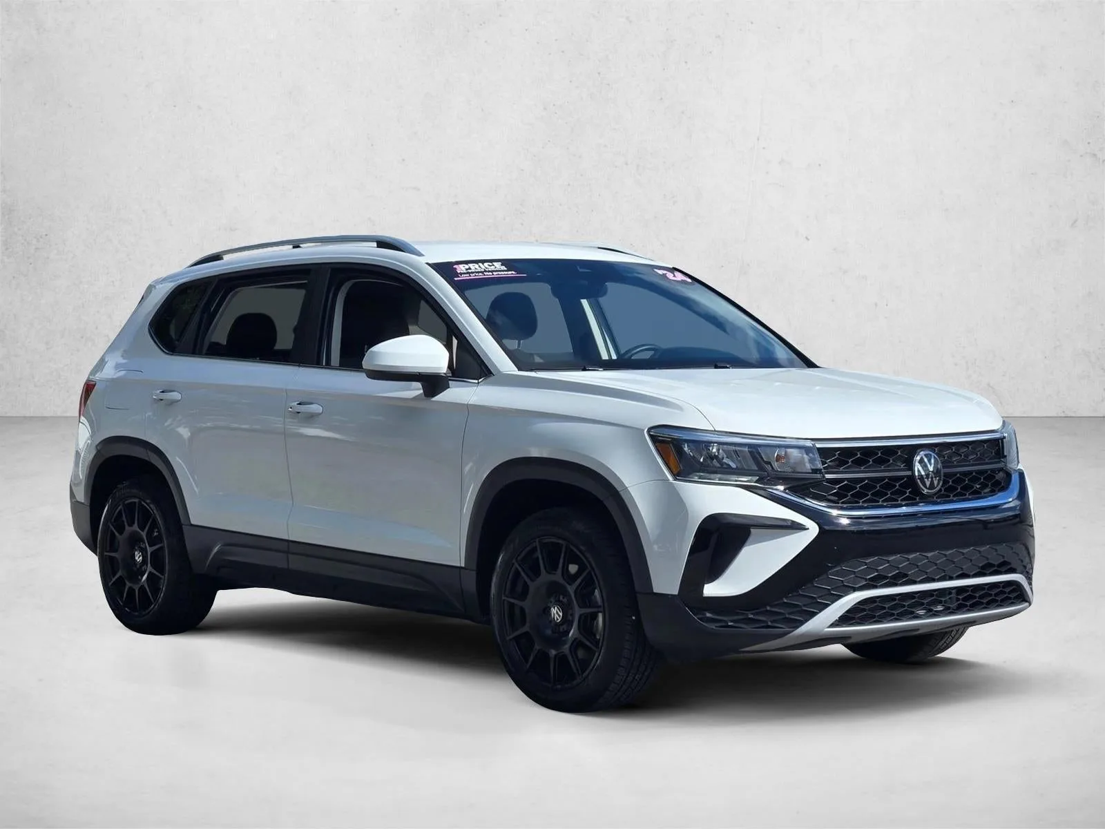 2024 Volkswagen Taos SE FWD photo 3