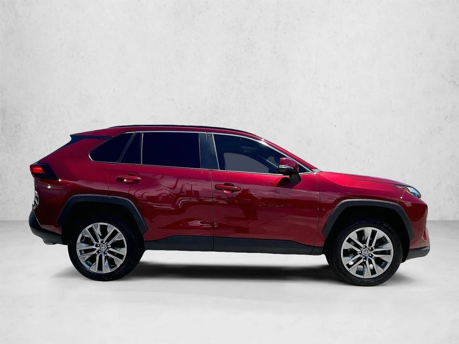 2023 Toyota RAV4 XLE Premium photo 5