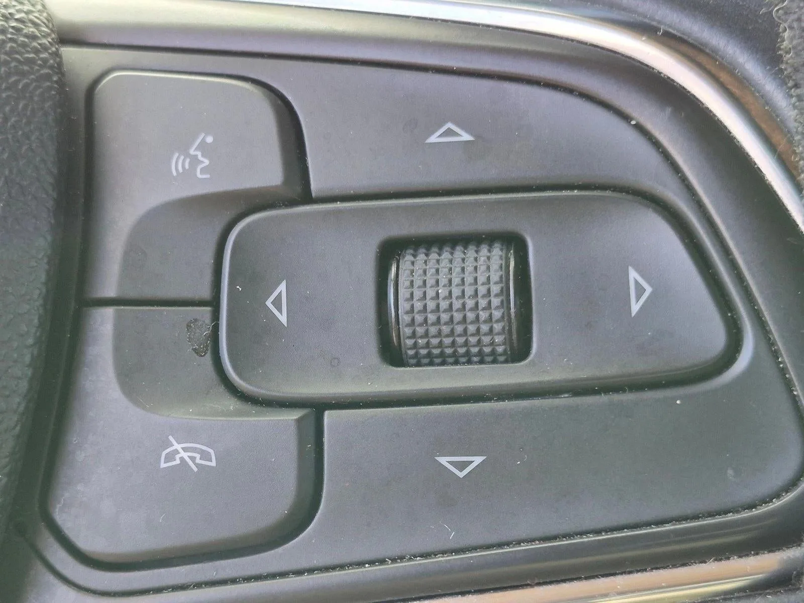 2023 Buick Envision FWD 4dr Essence photo 10