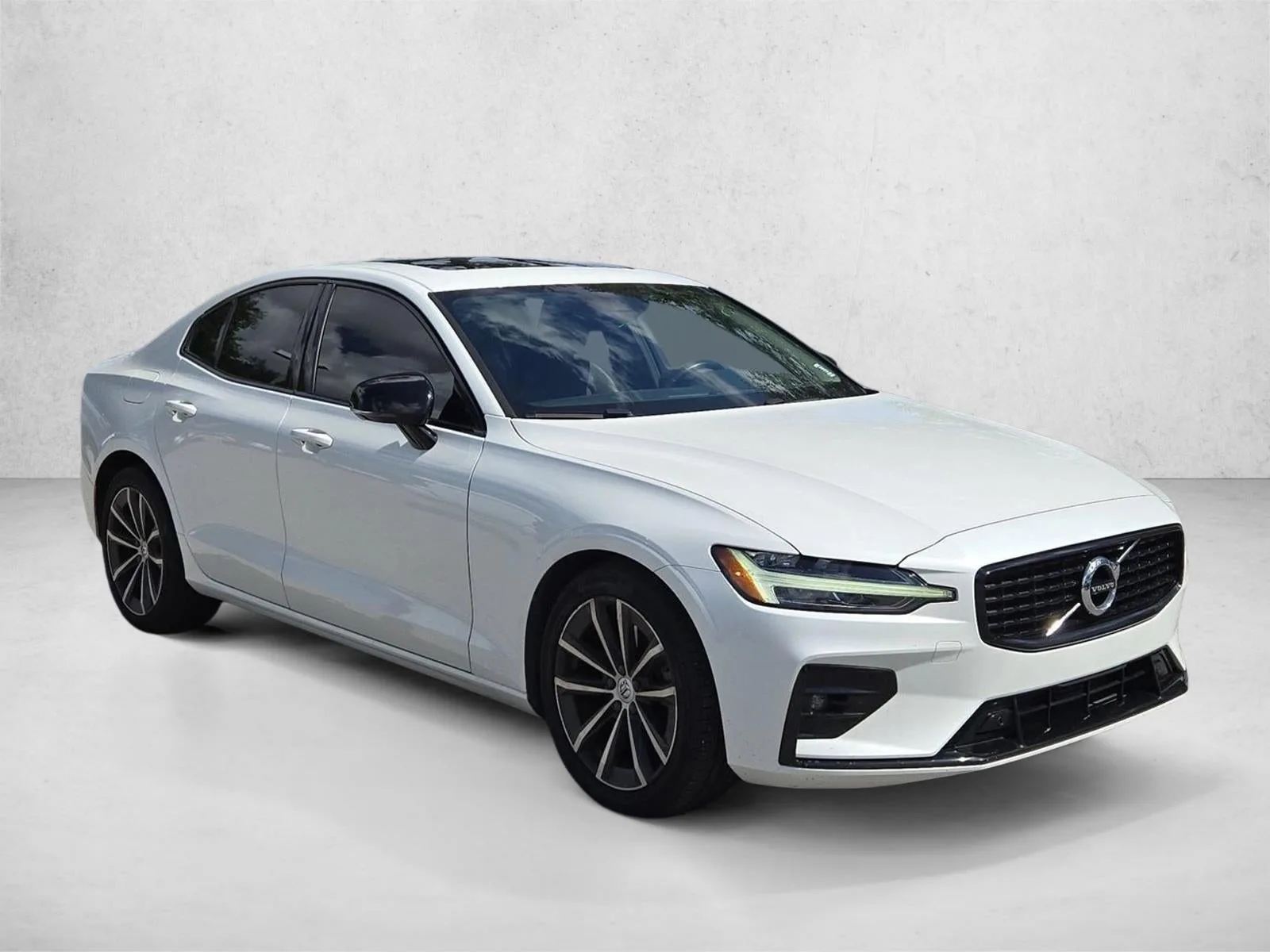 2021 Volvo S60 T5 FWD Momentum photo 3