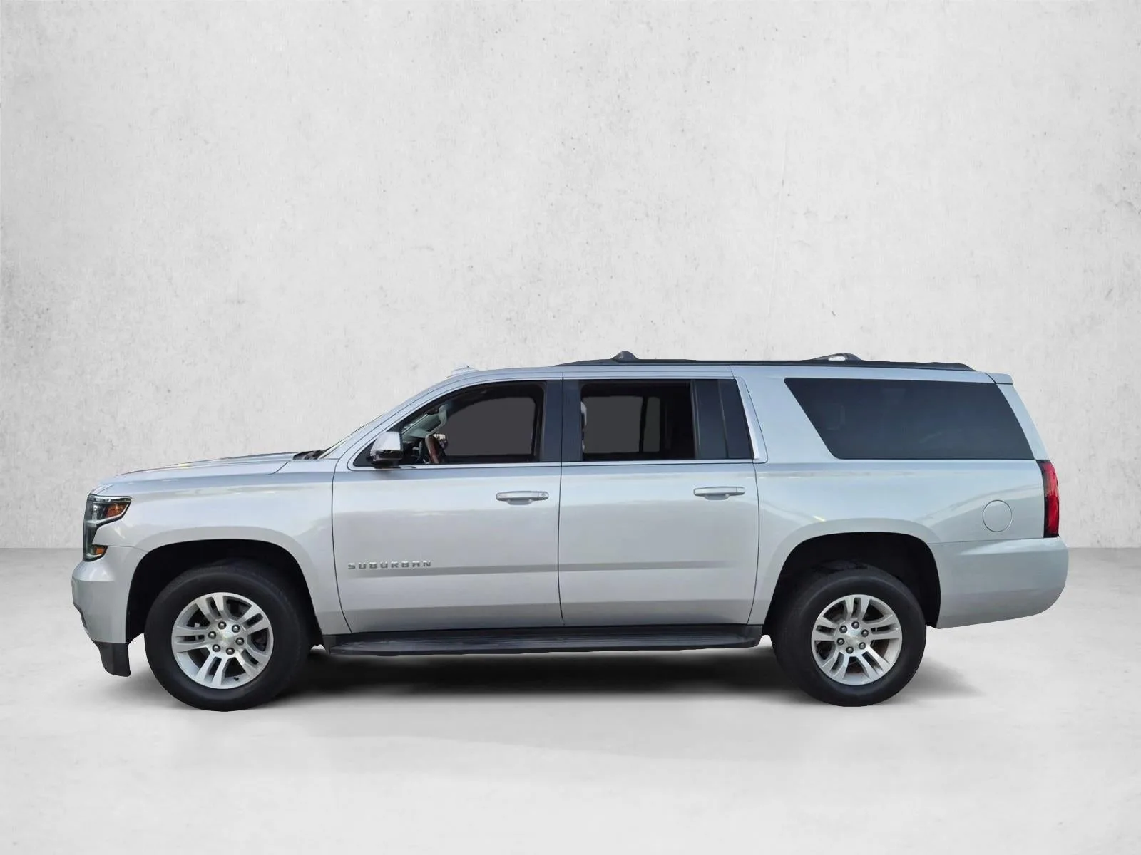 2018 Chevrolet Suburban 2WD 1500 LS photo 8