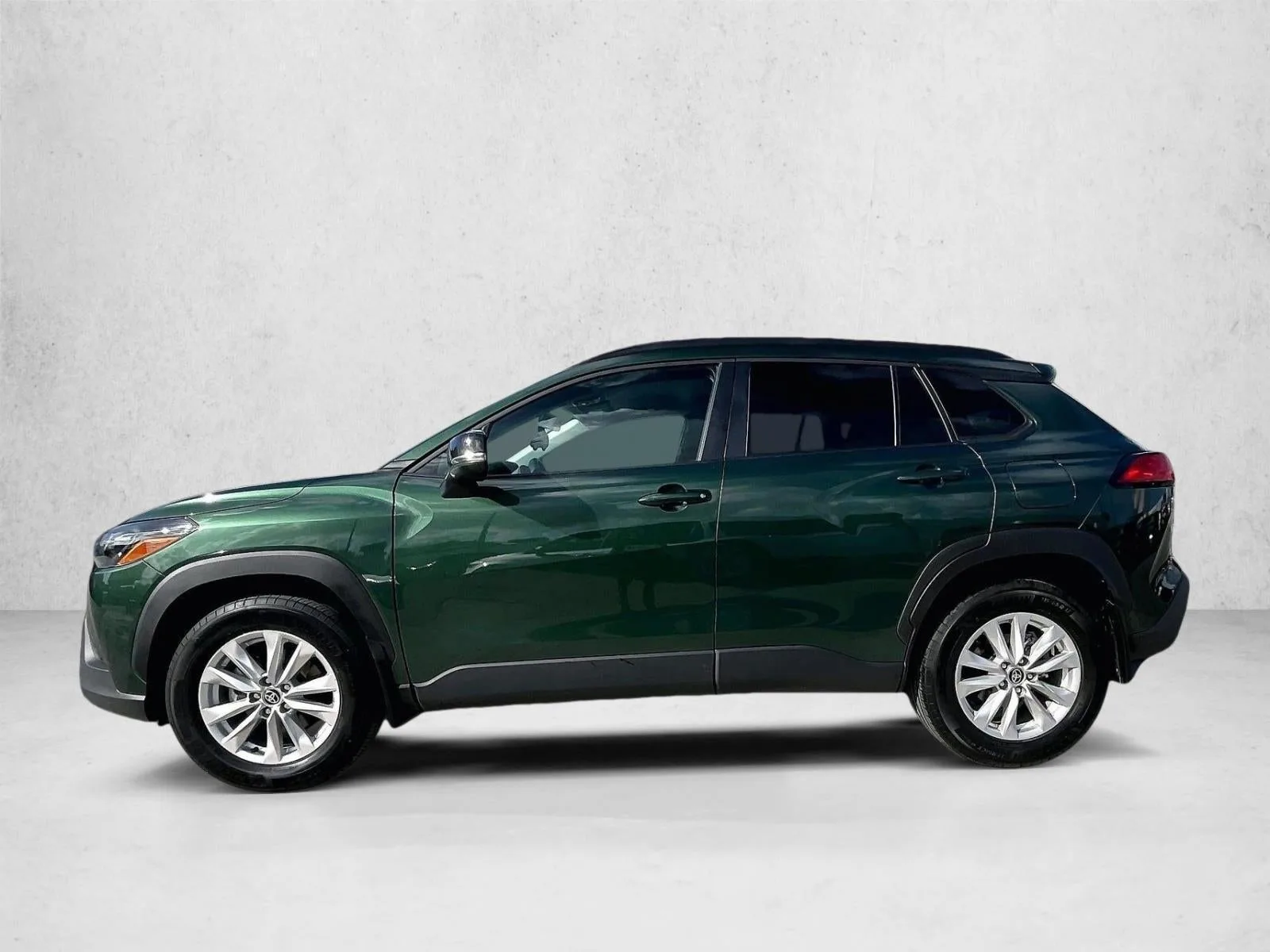 2025 Toyota Corolla Cross LE photo 6