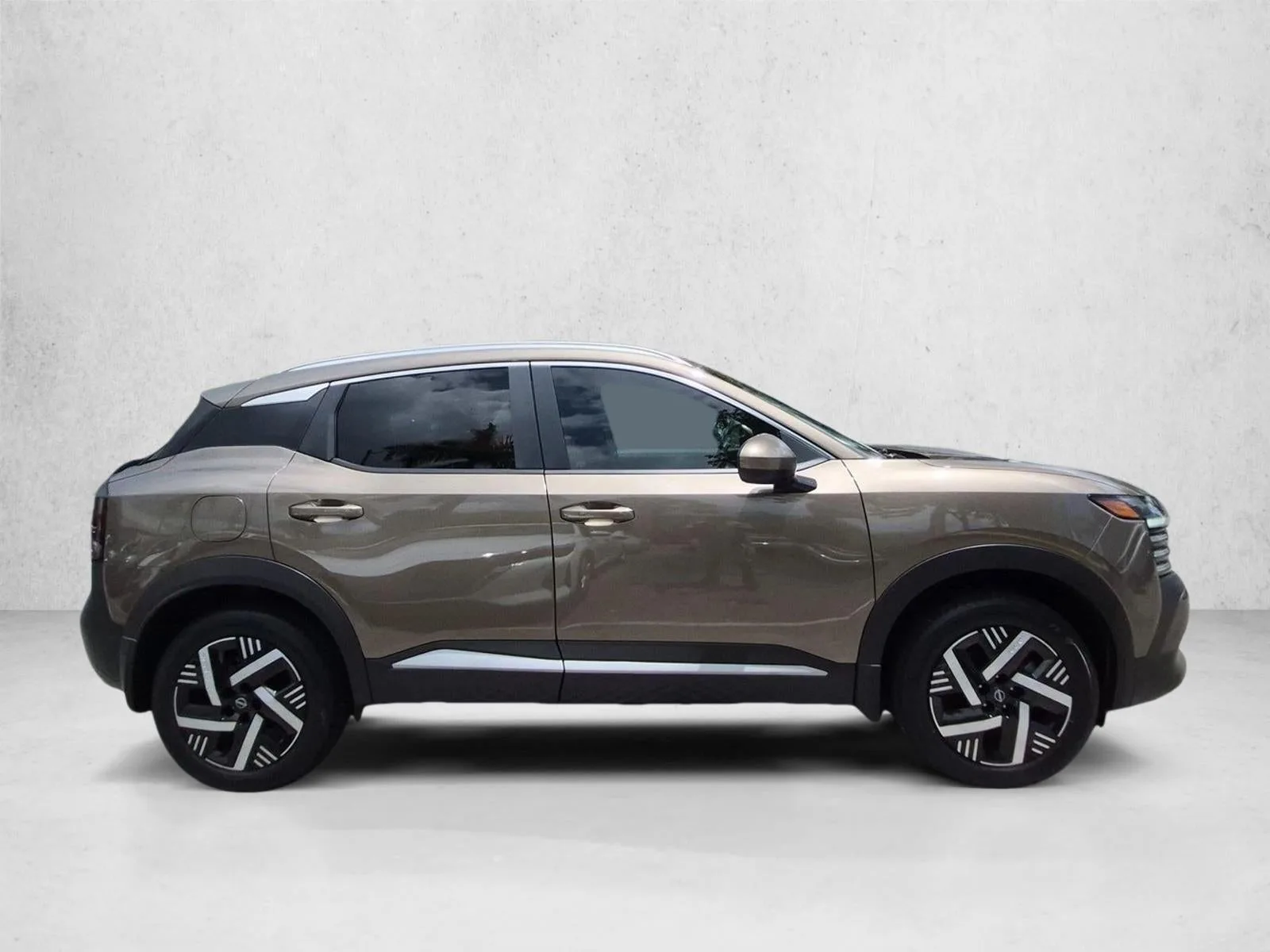 2025 Nissan Kicks SV FWD photo 4