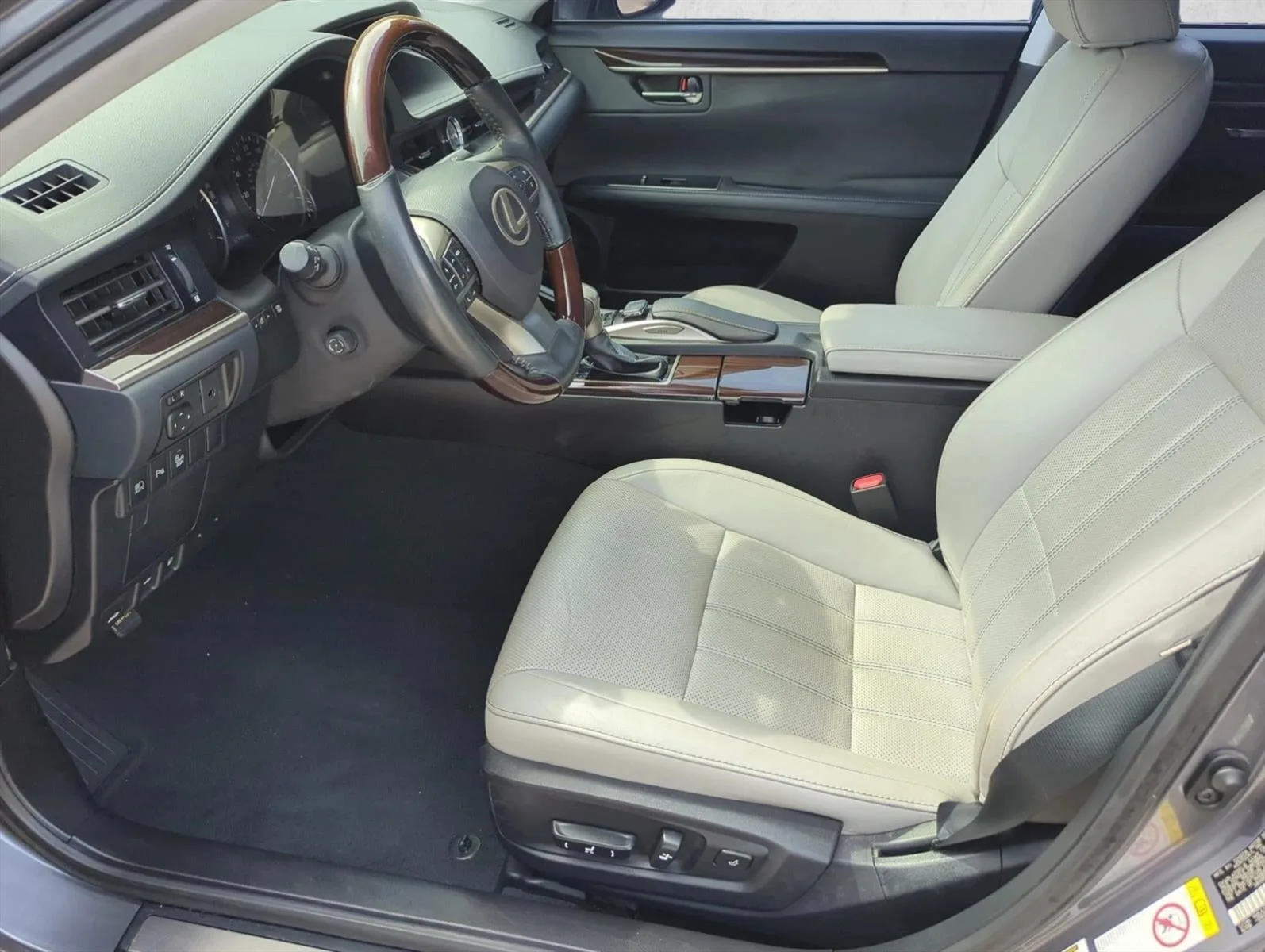2018 Lexus ES 350 FWD photo 11