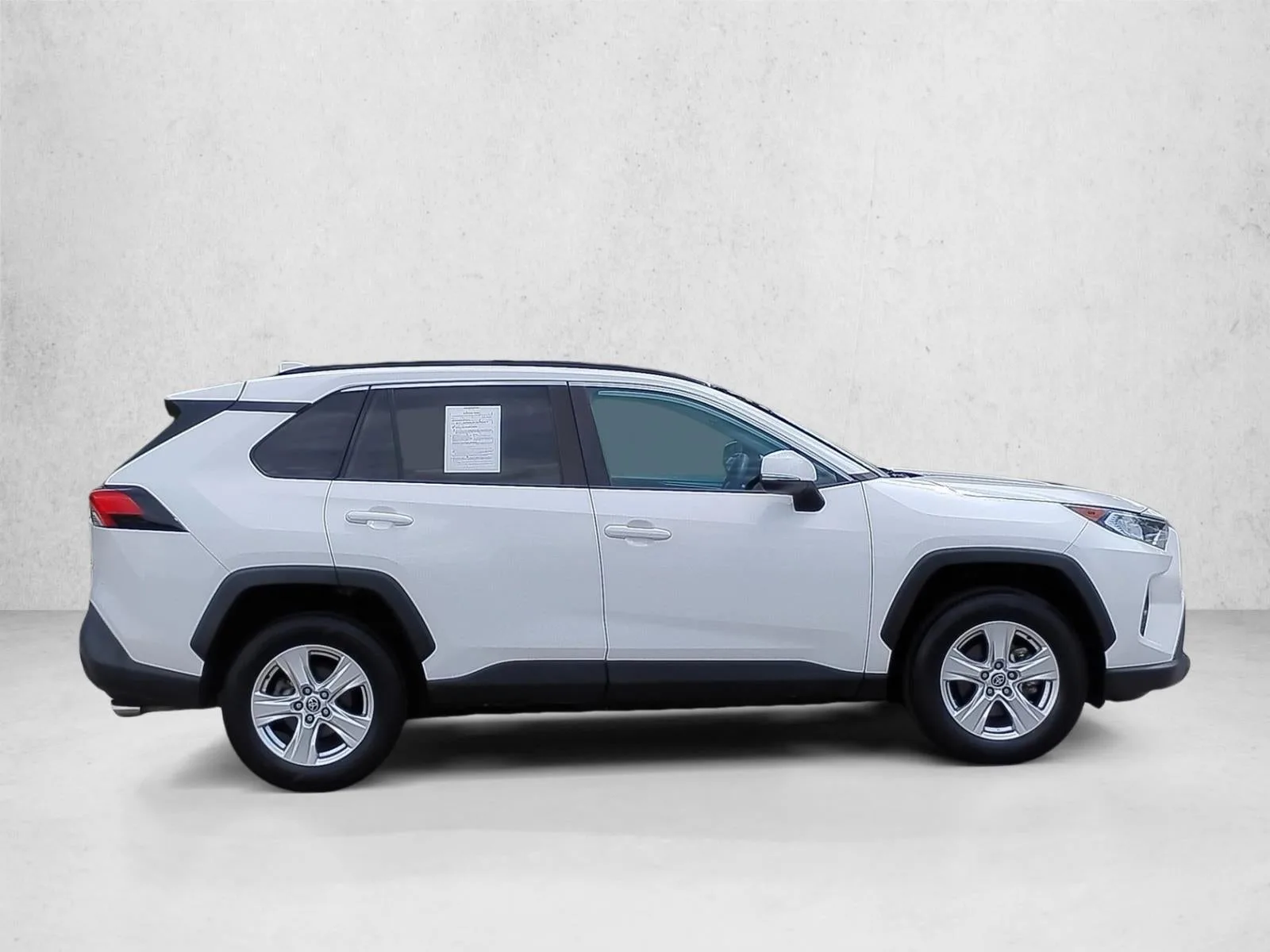 2021 Toyota RAV4 XLE FWD (GS) photo 4