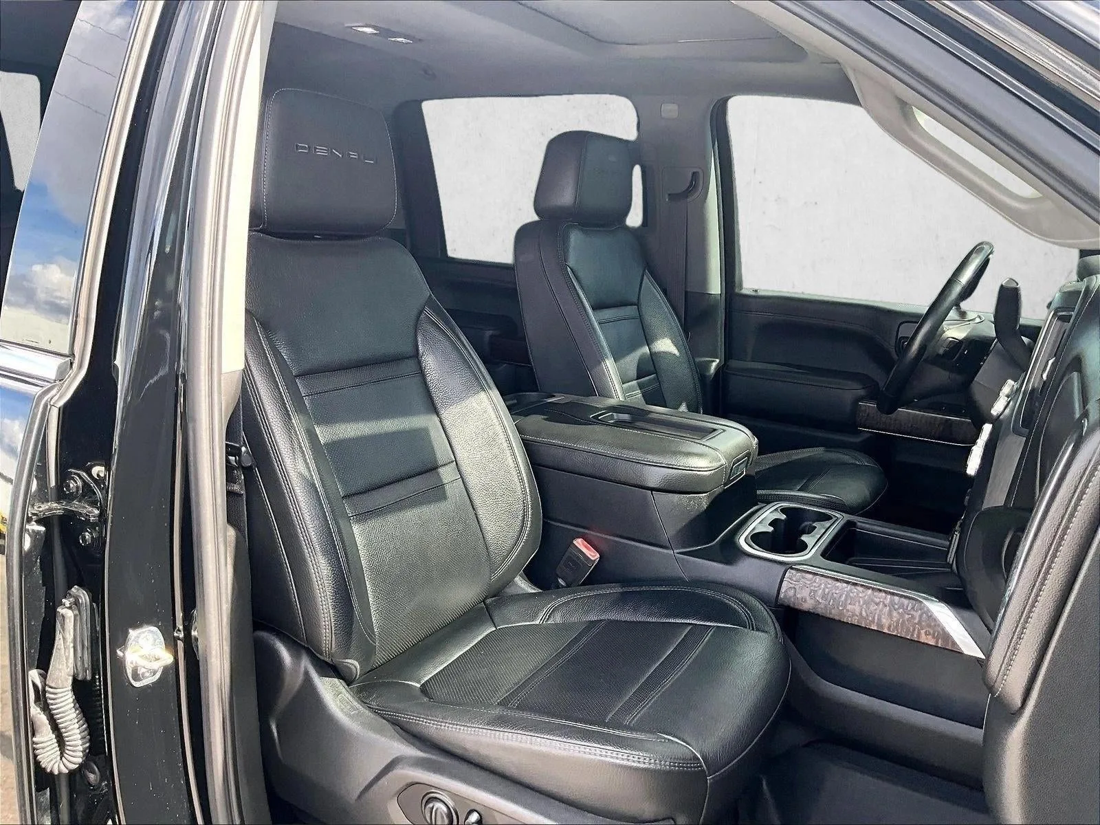 2020 GMC Sierra 2500 HD Denali photo 9