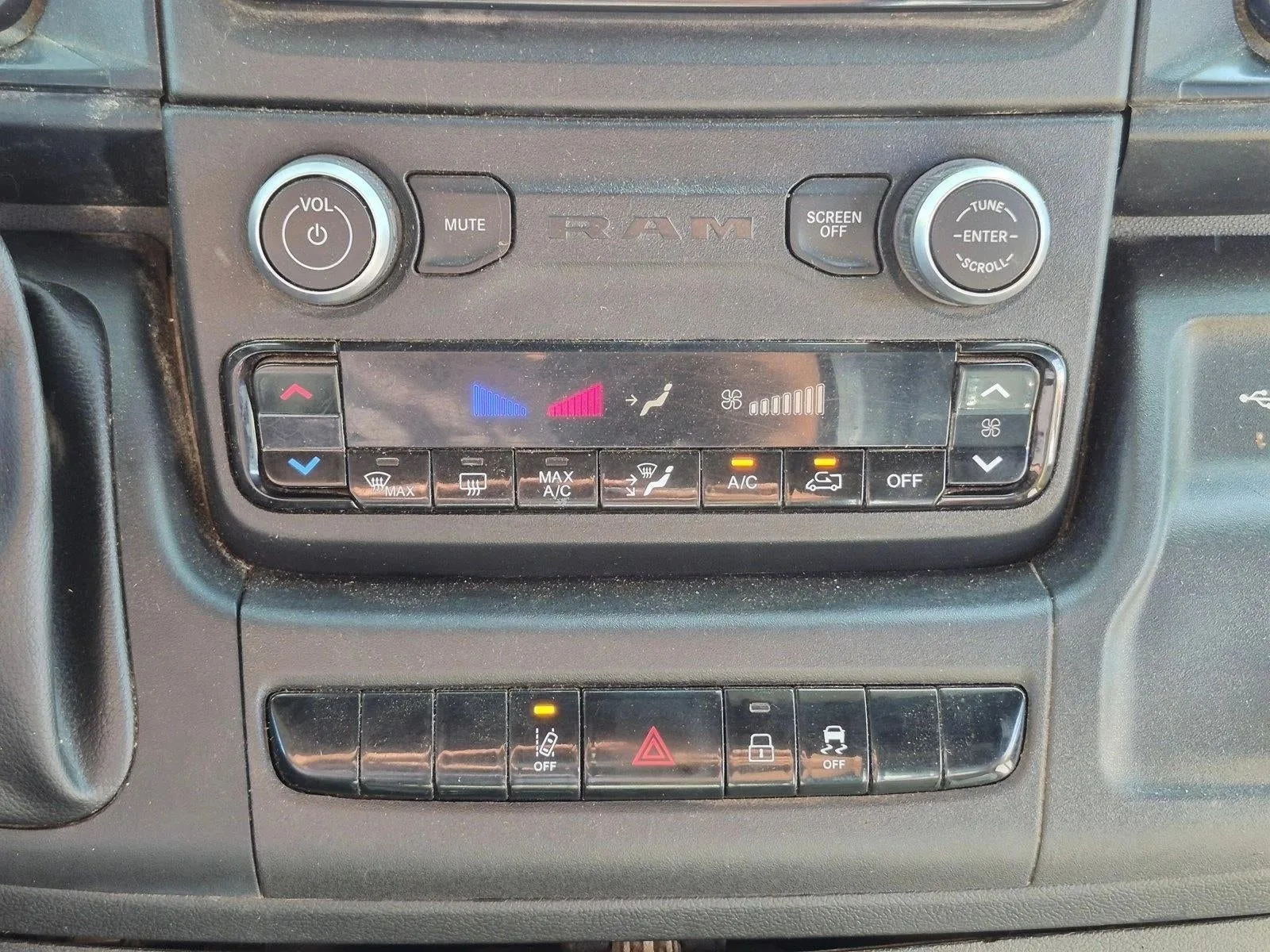 2022 RAM ProMaster Cutaway Base photo 11
