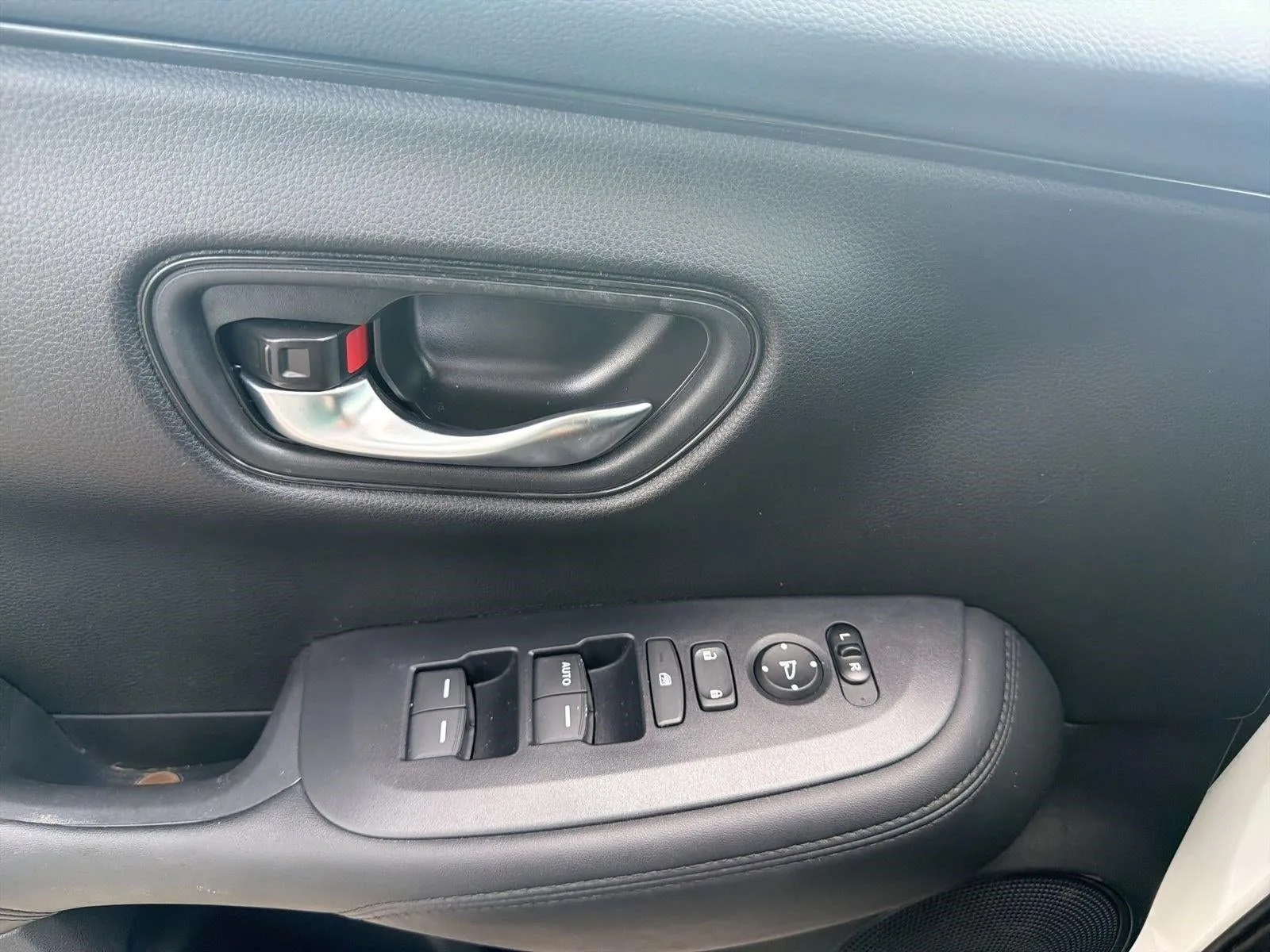 2025 Honda HR-V LX 2WD CVT photo 11
