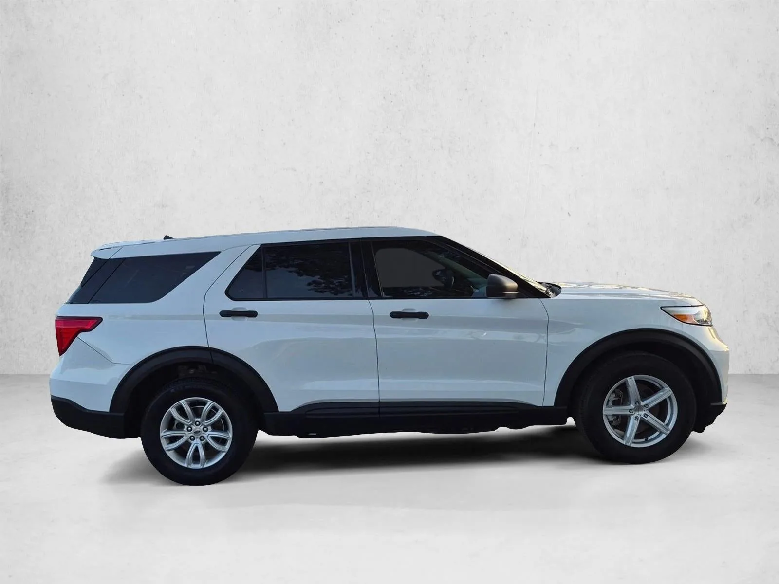 2021 Ford Explorer Base photo 2