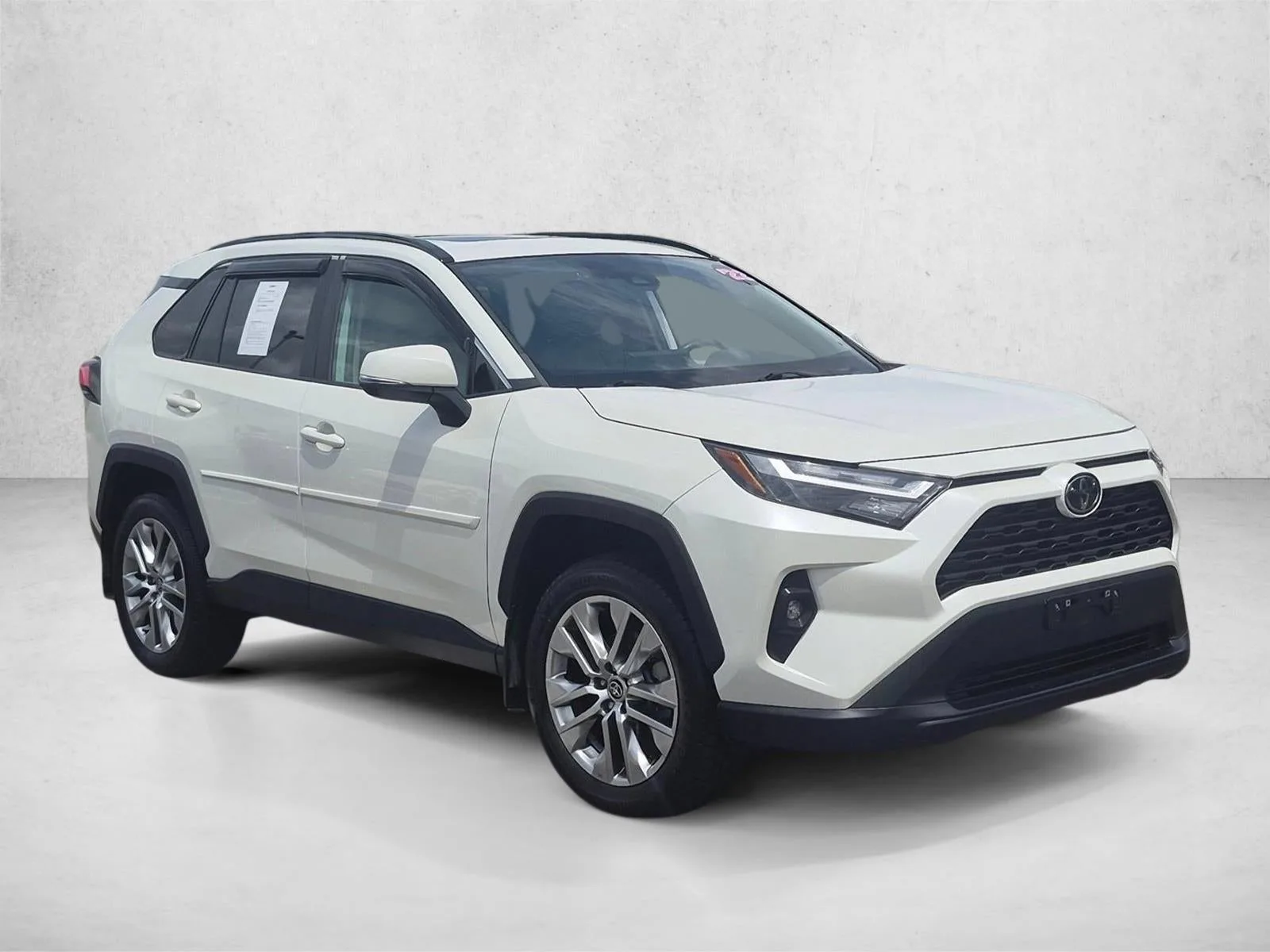 2022 Toyota RAV4 XLE Premium photo 3