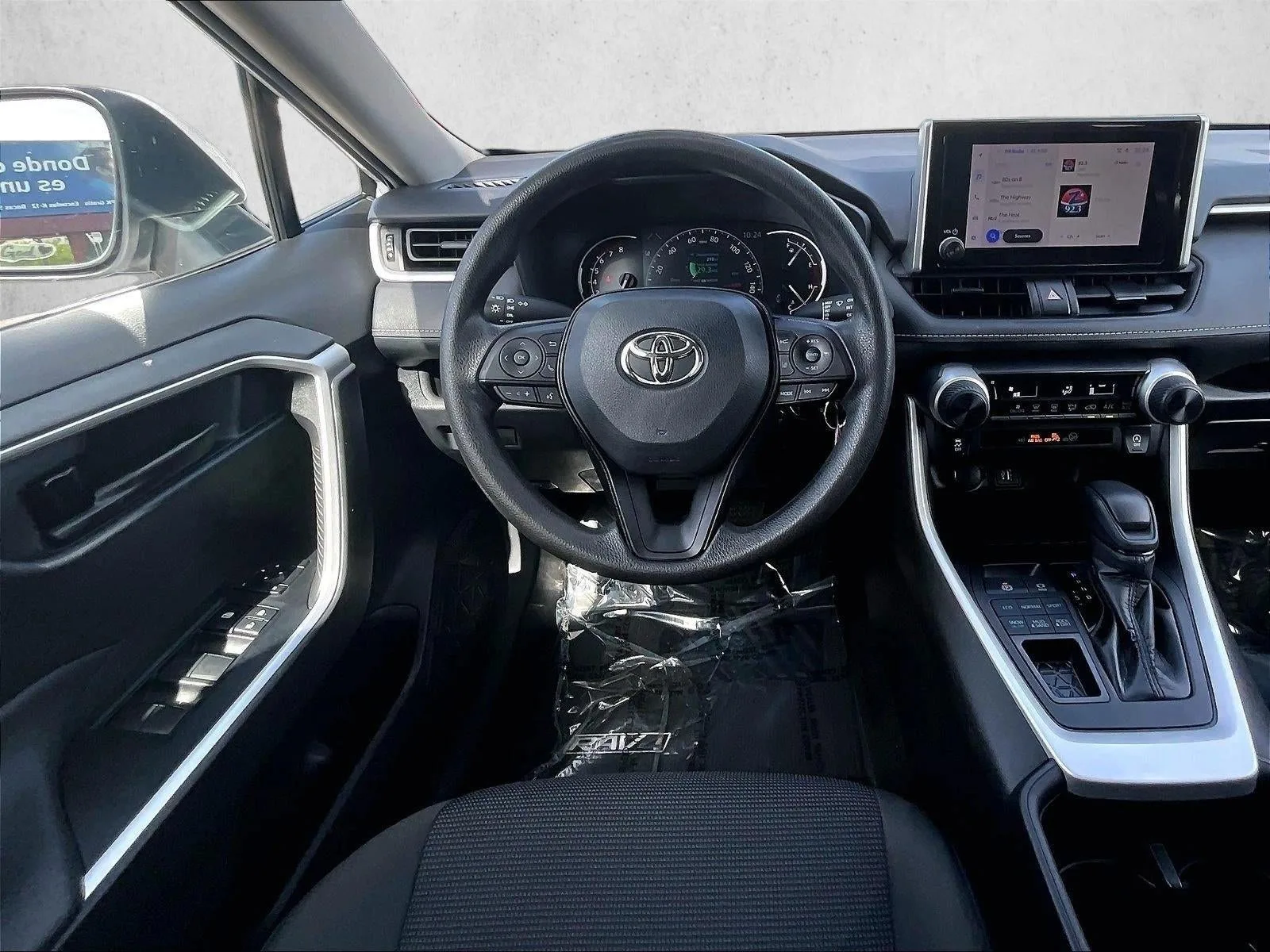 2023 Toyota RAV4 LE photo 7