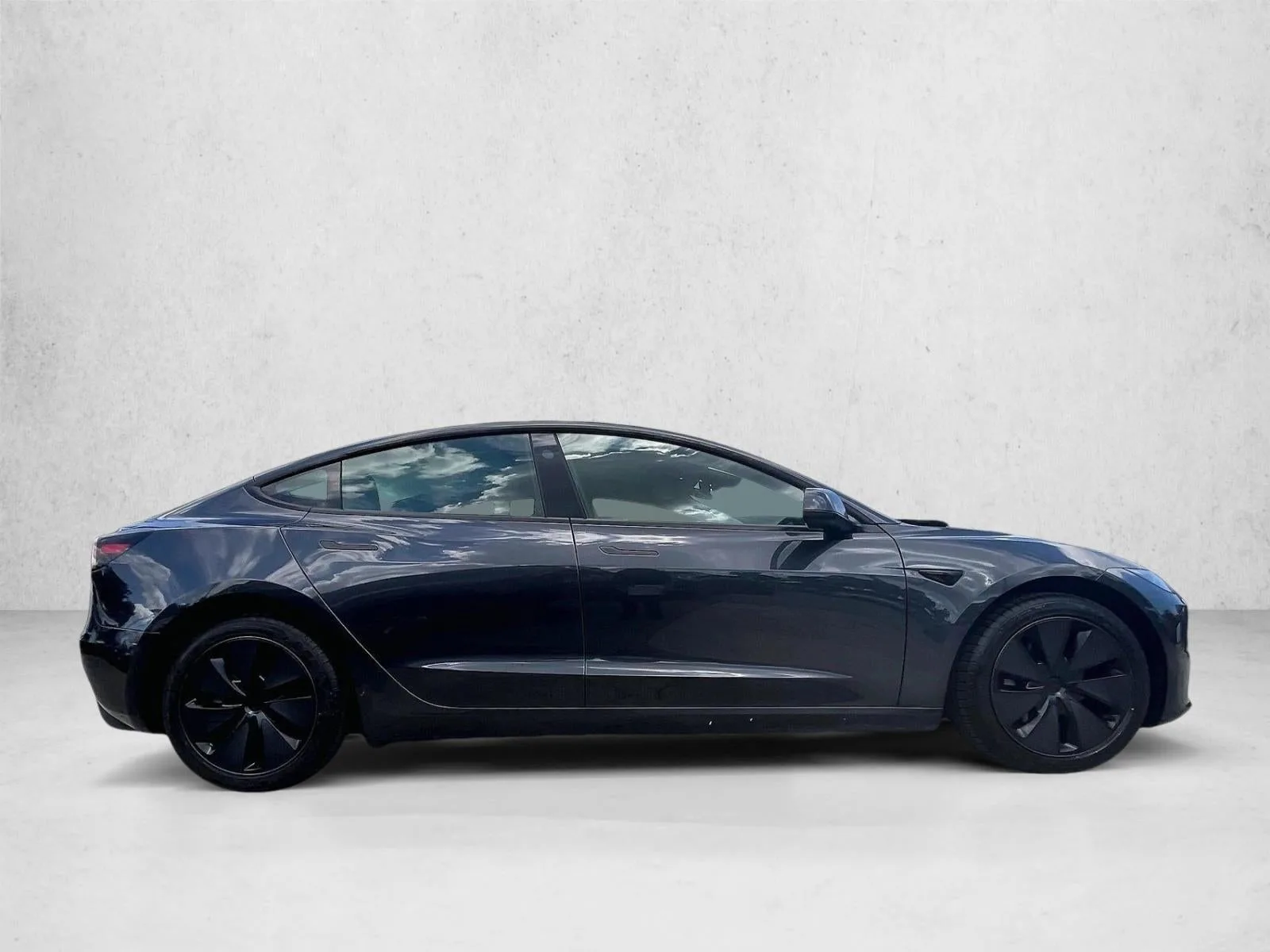 2025 Tesla Model 3 Long Range photo 5