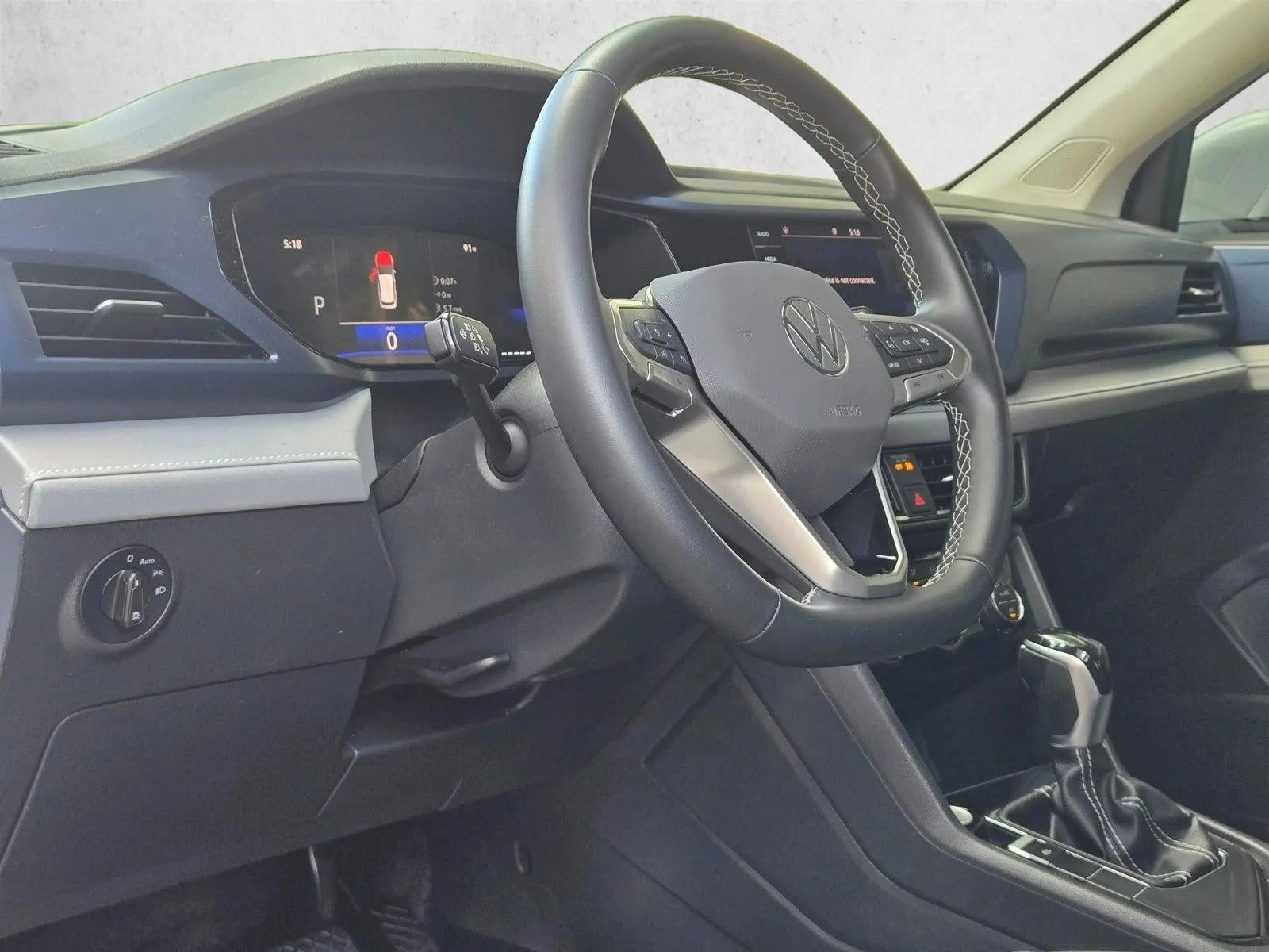 2024 Volkswagen Taos SE FWD photo 9