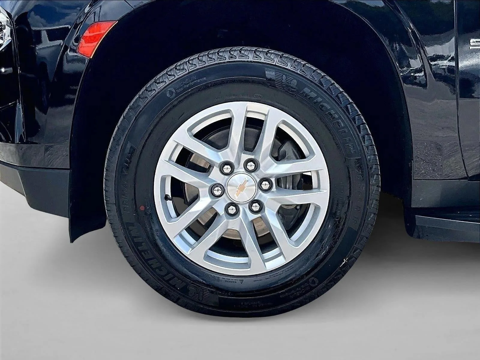 2024 Chevrolet Suburban LT photo 9