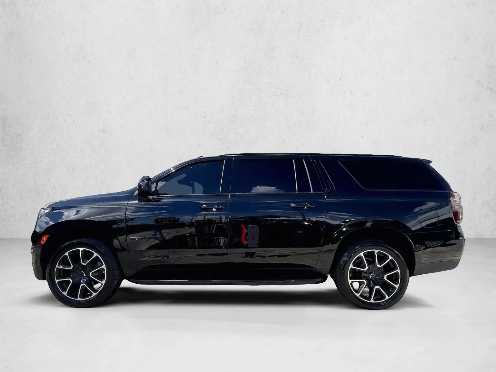 2024 Chevrolet Suburban RST photo 6