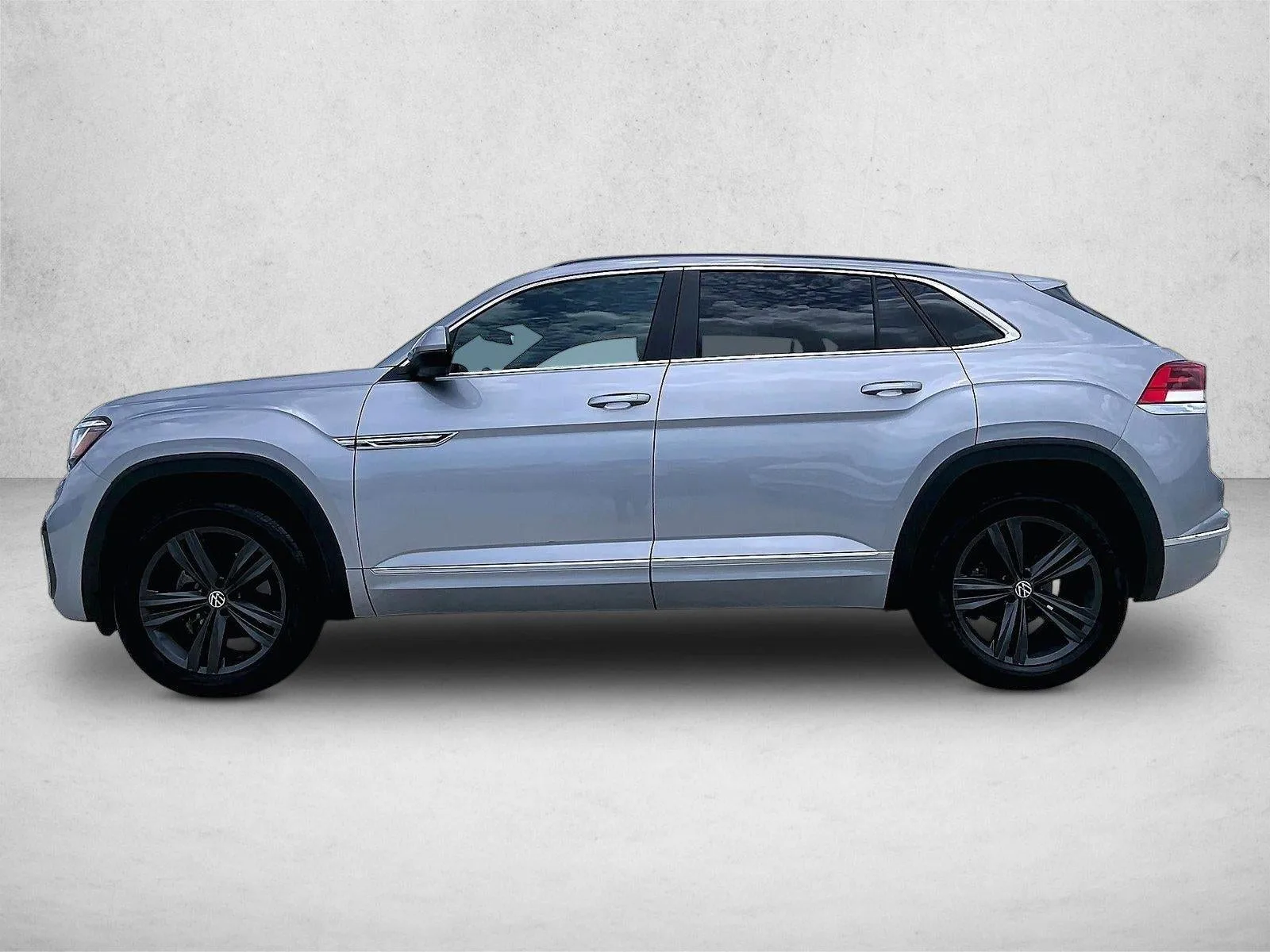 2022 Volkswagen Atlas Cross Sport 3.6L V6 SEL R-Line 4MOTION photo 6