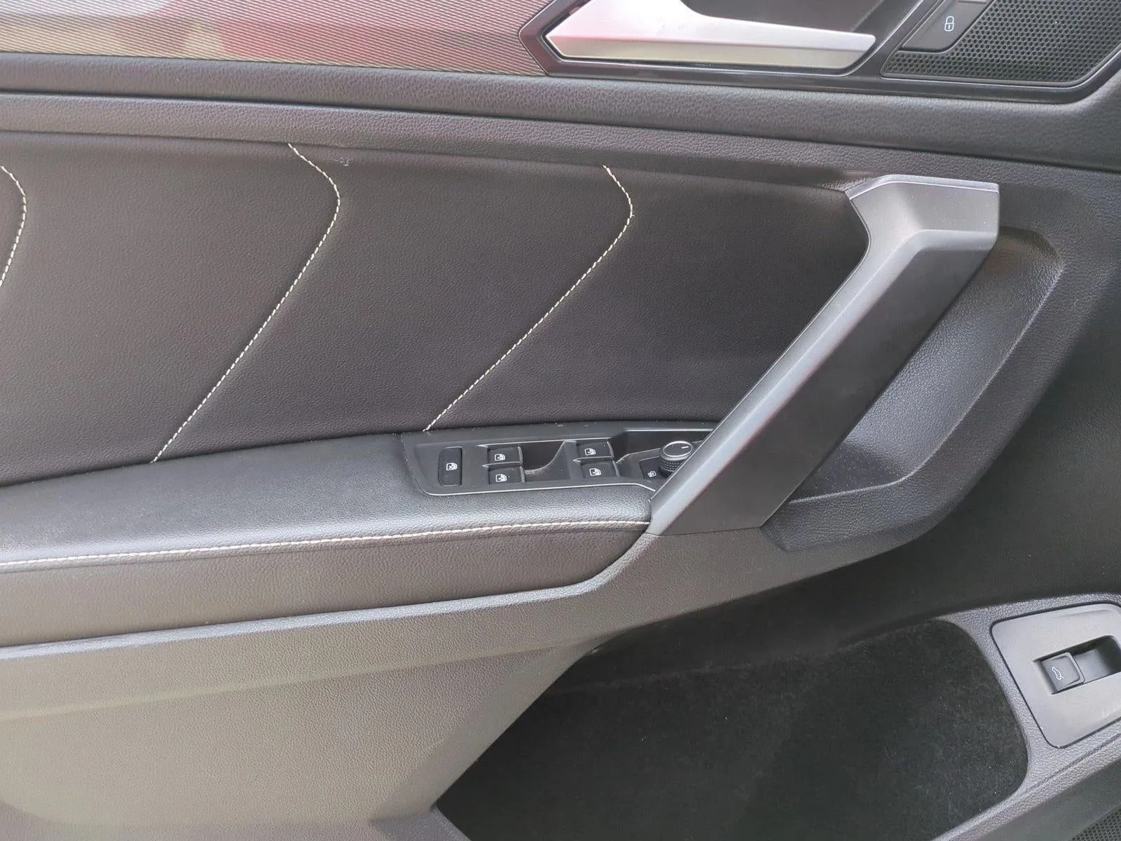 2022 Volkswagen Tiguan 2.0T SE FWD photo 11