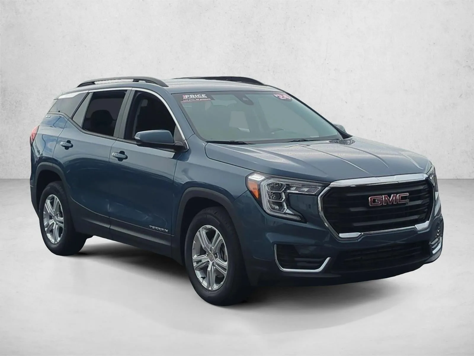 2024 GMC Terrain SLE photo 3