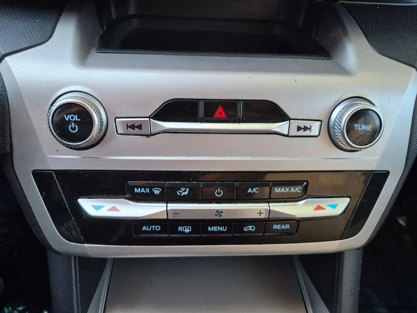 2021 Ford Explorer Base photo 11