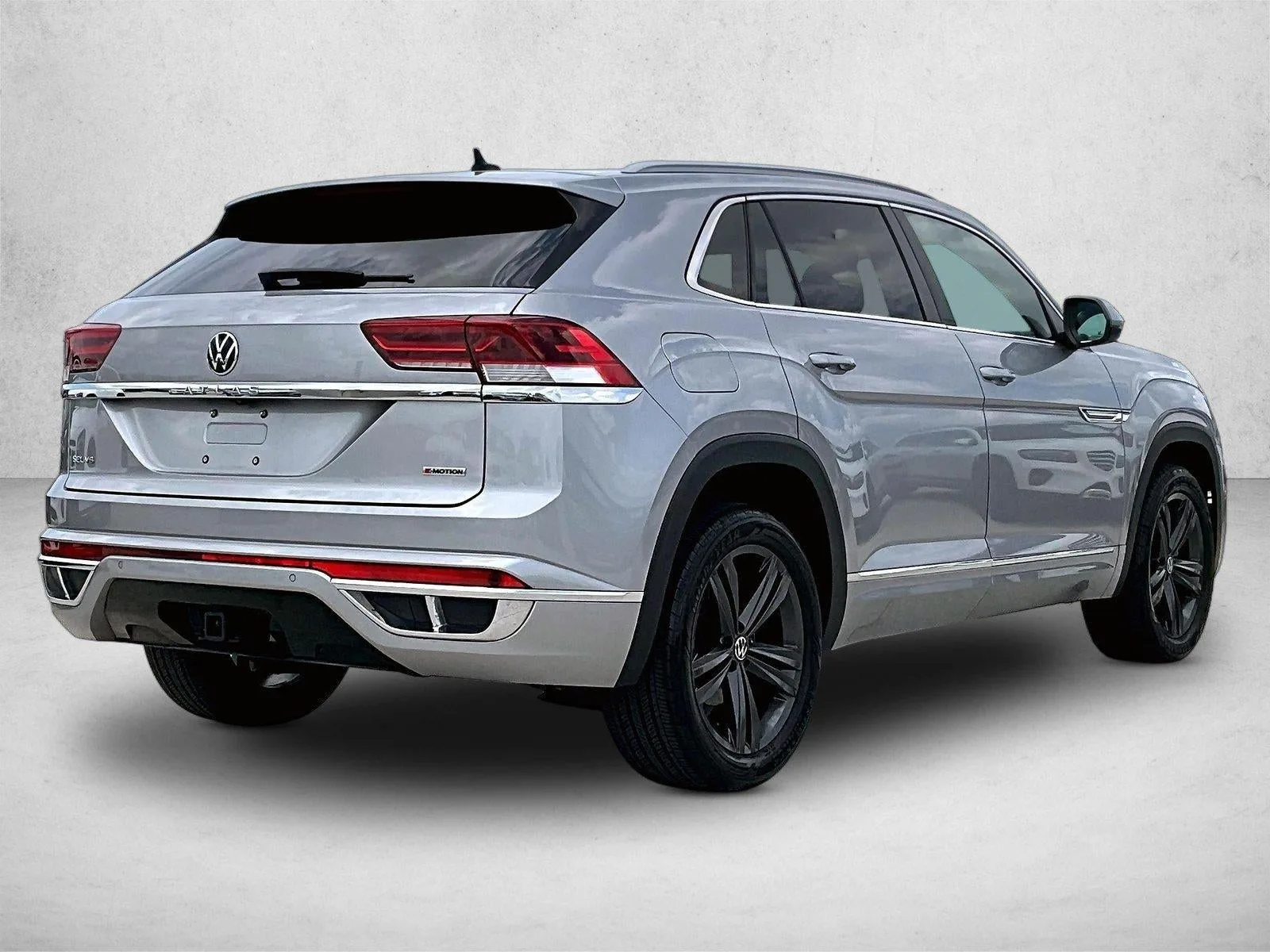 2022 Volkswagen Atlas Cross Sport 3.6L V6 SEL R-Line 4MOTION photo 2