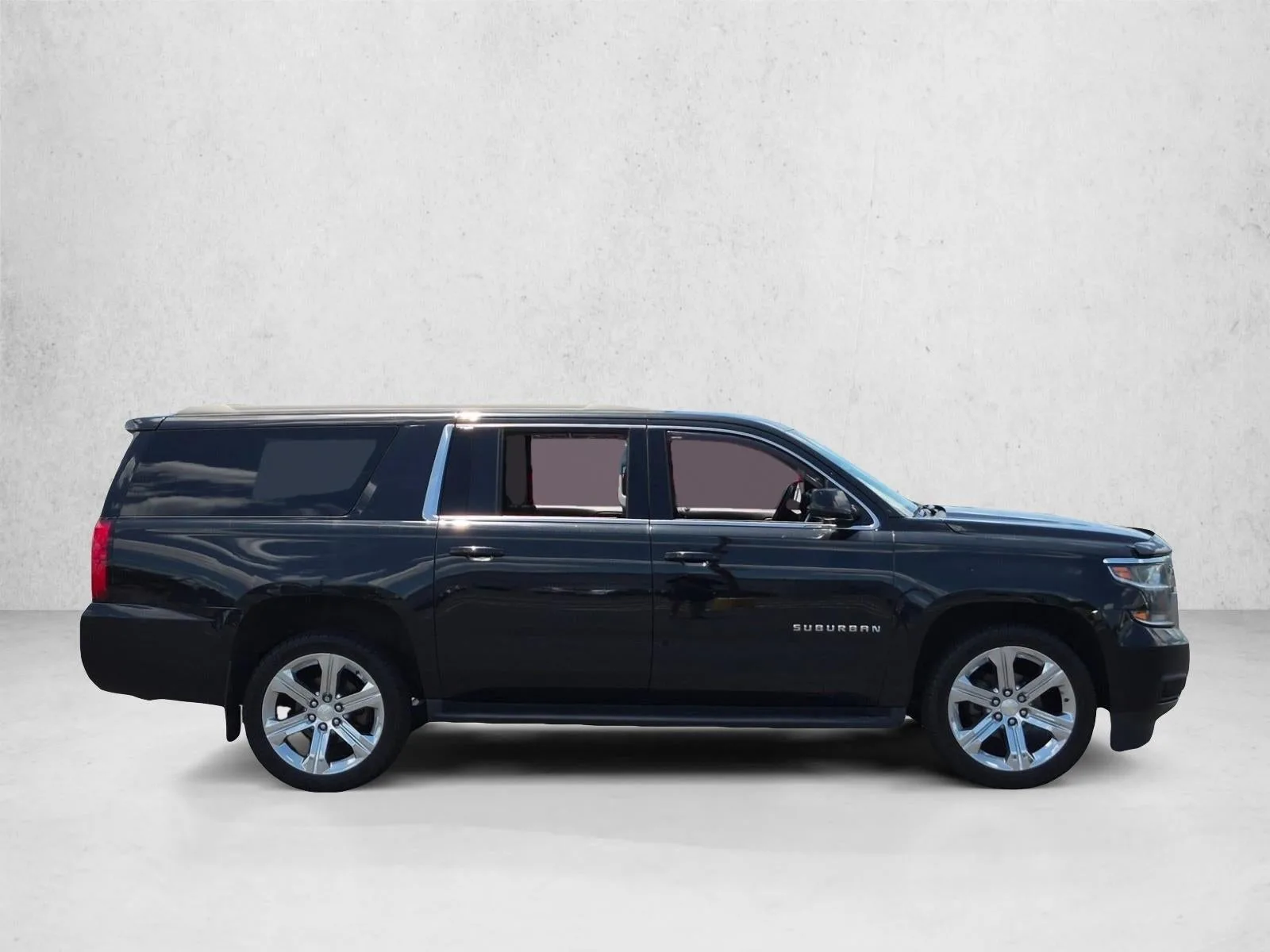 2017 Chevrolet Suburban LS photo 4