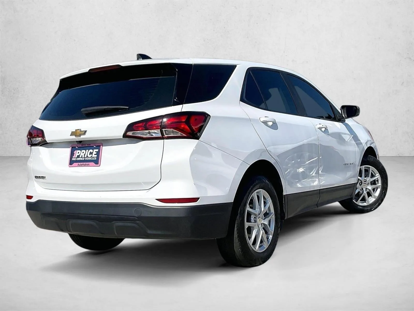 2022 Chevrolet Equinox LS photo 2