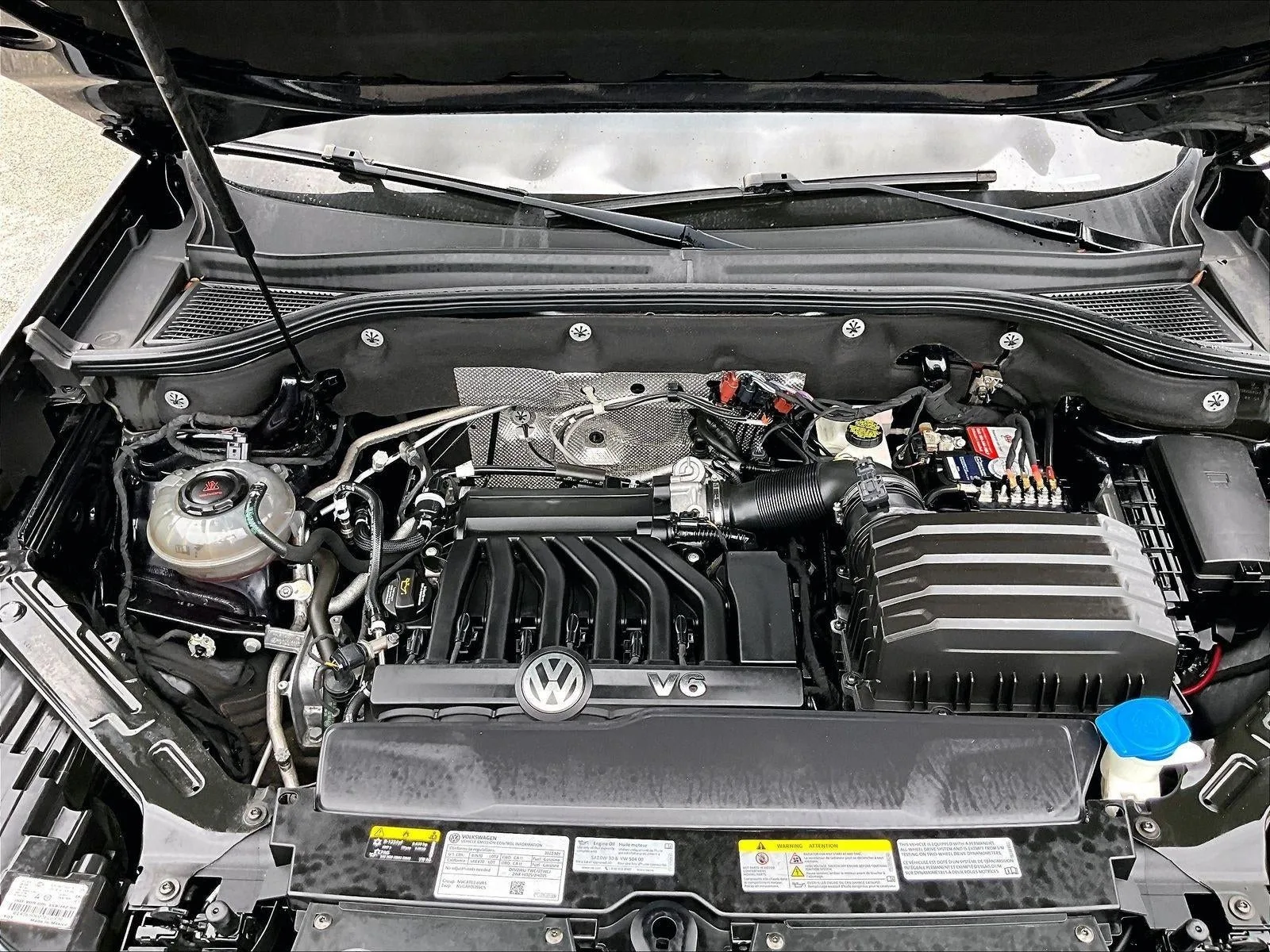 2022 Volkswagen Atlas 3.6L V6 SEL Premium R-Line photo 11