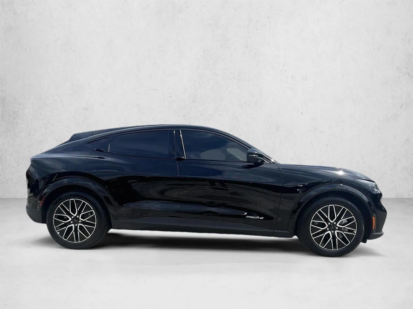 2026 Ford Mustang Mach-E Premium photo 5