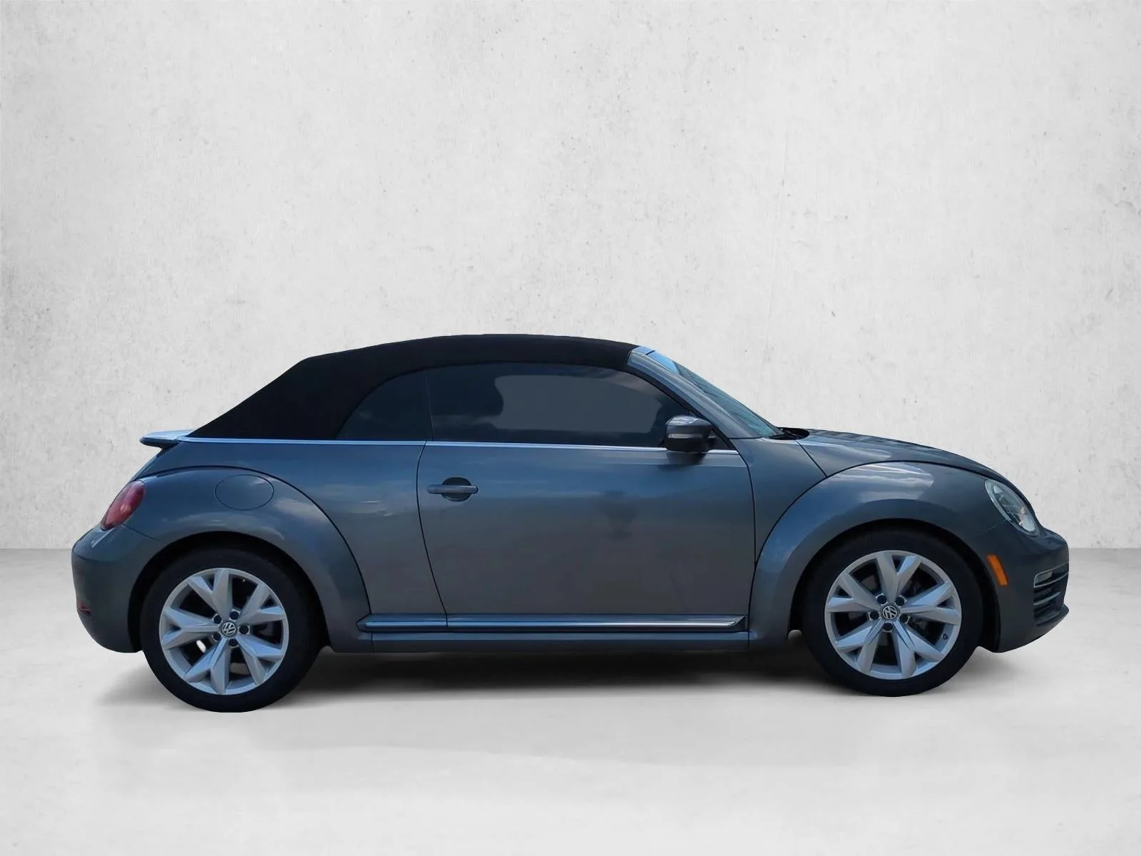 2018 Volkswagen Beetle Convertible S Auto photo 4