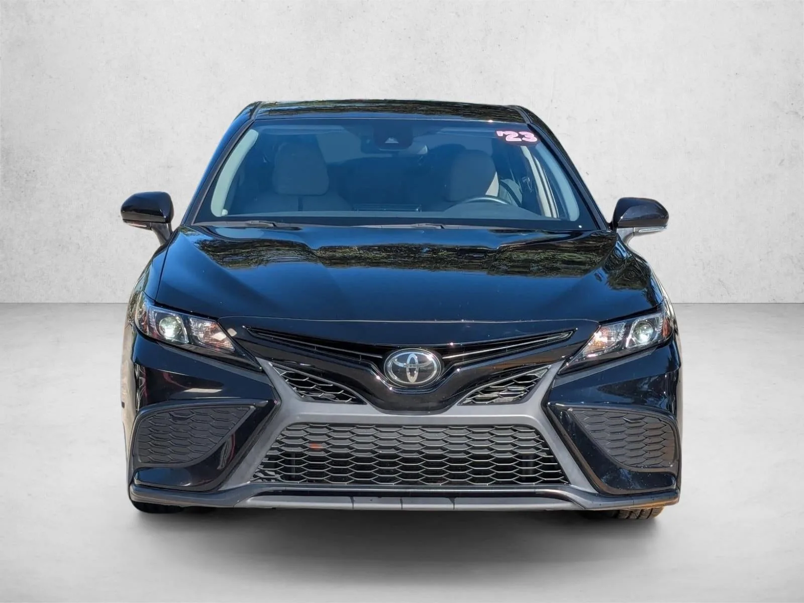 2023 Toyota Camry SE Auto (SE) photo 2