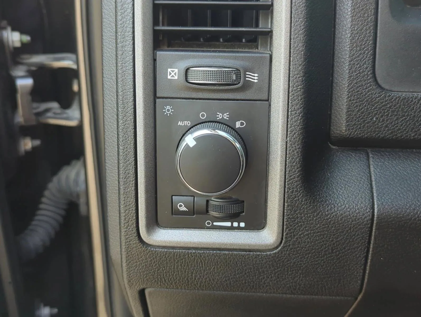 2022 RAM 1500 Classic Tradesman 4x4 Reg Cab 6'4" Box photo 12
