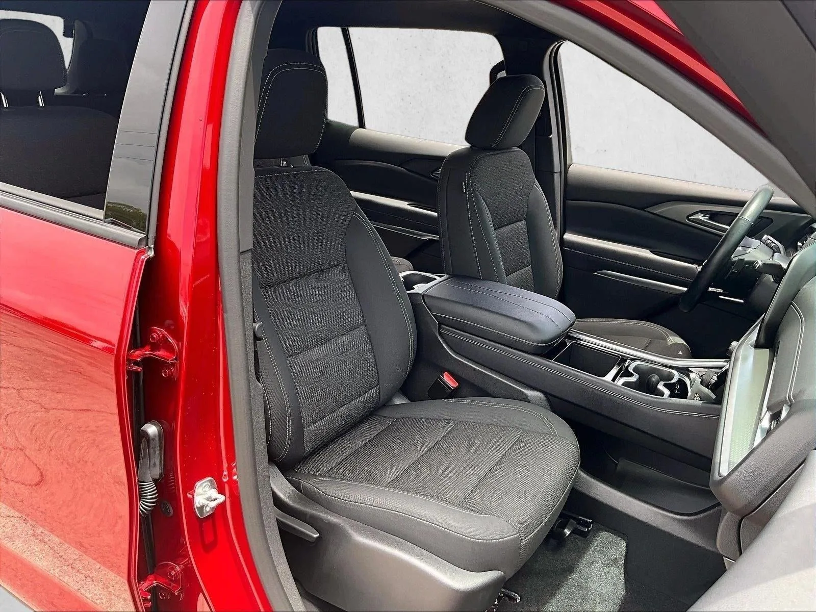 2025 Chevrolet Traverse LT photo 9
