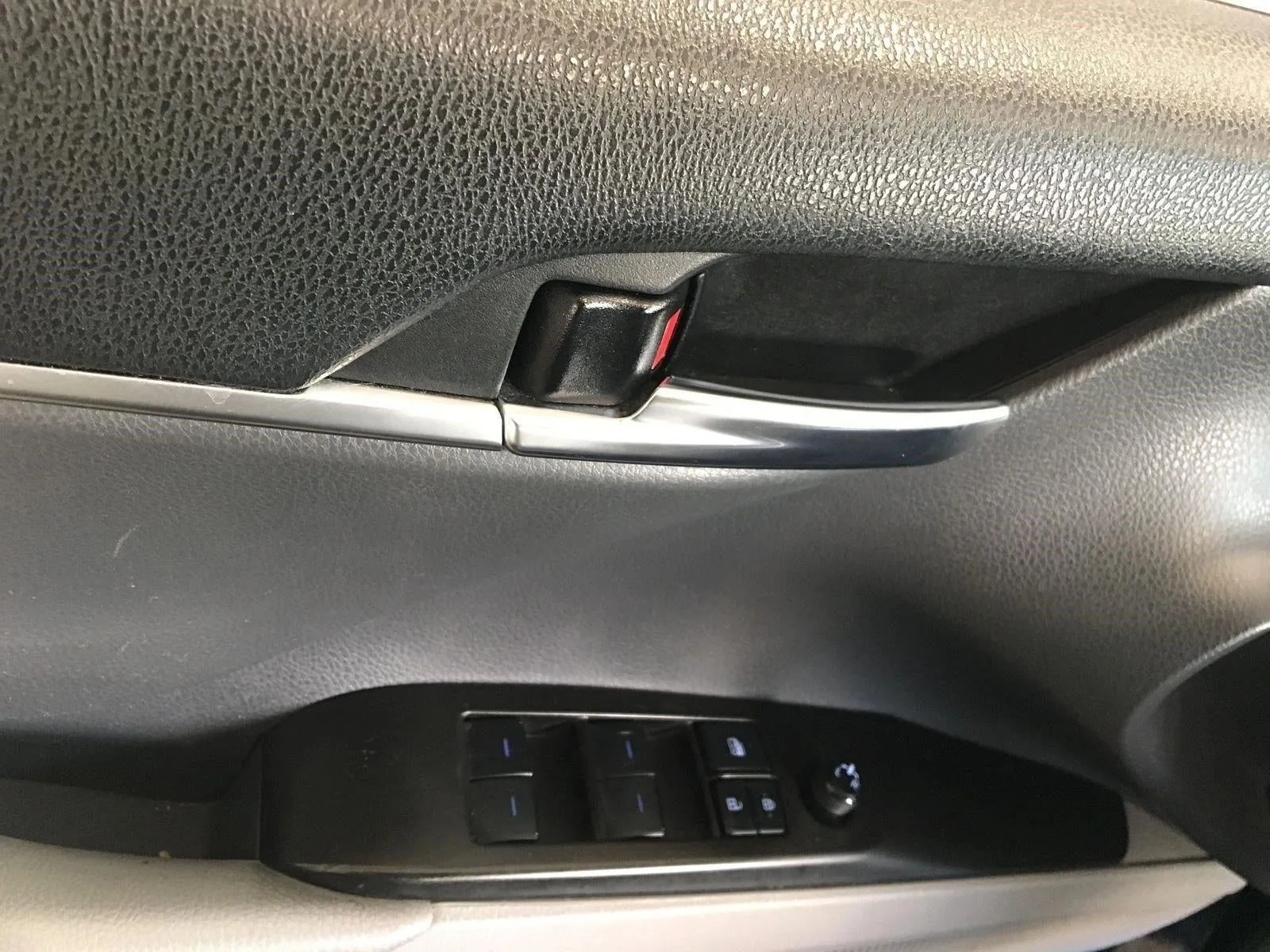 2022 Toyota Camry SE Auto (SE) photo 10