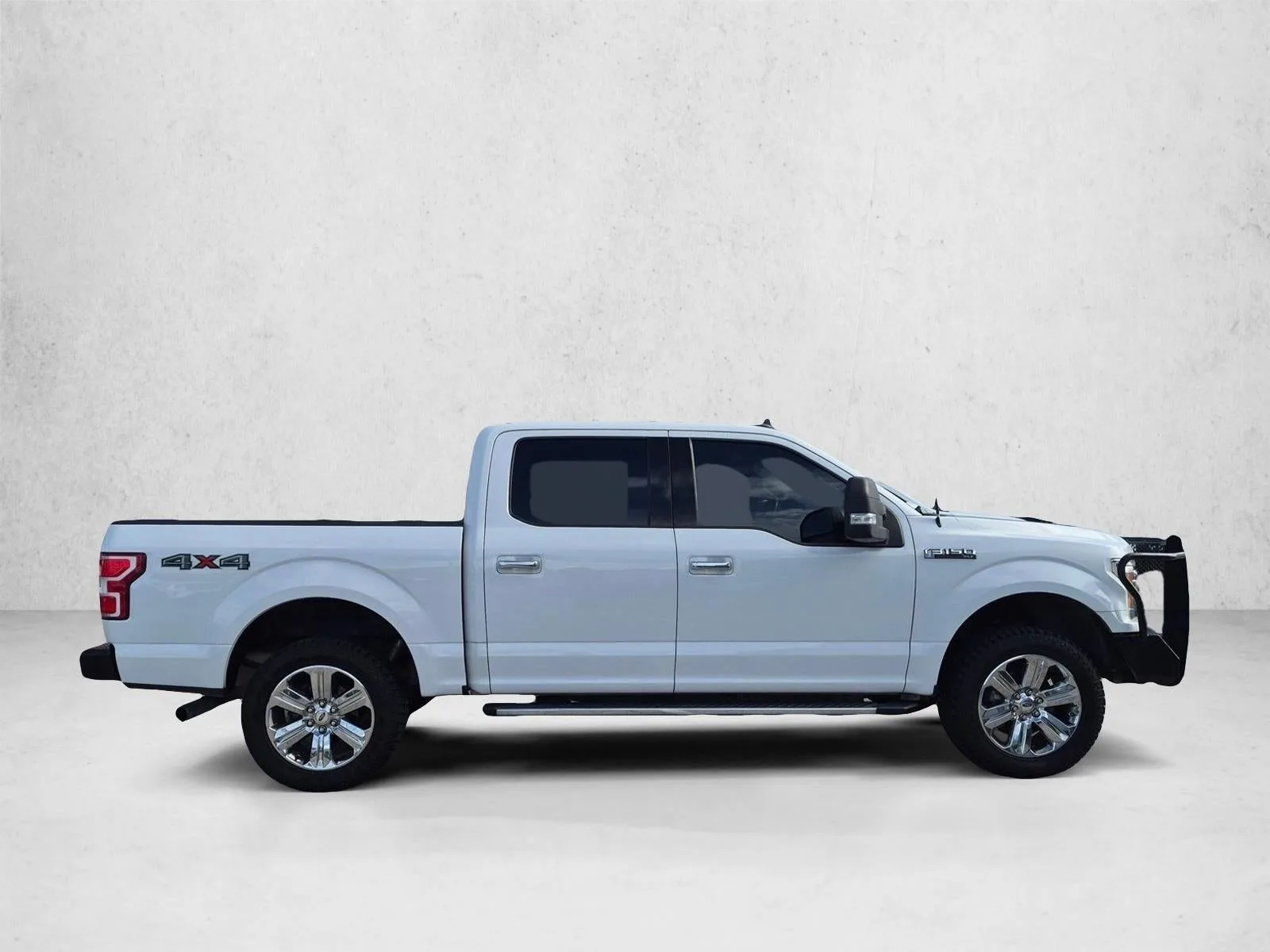 2019 Ford F-150 XLT 4WD SuperCrew 5.5' Box photo 4