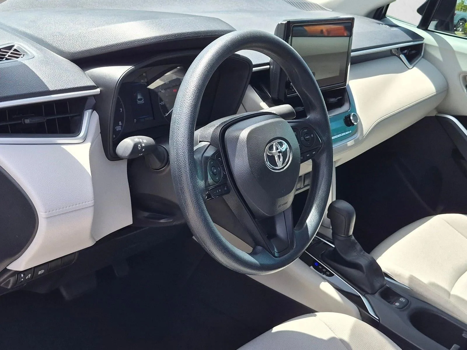 2024 Toyota Corolla Cross L 2WD (Natl) photo 9