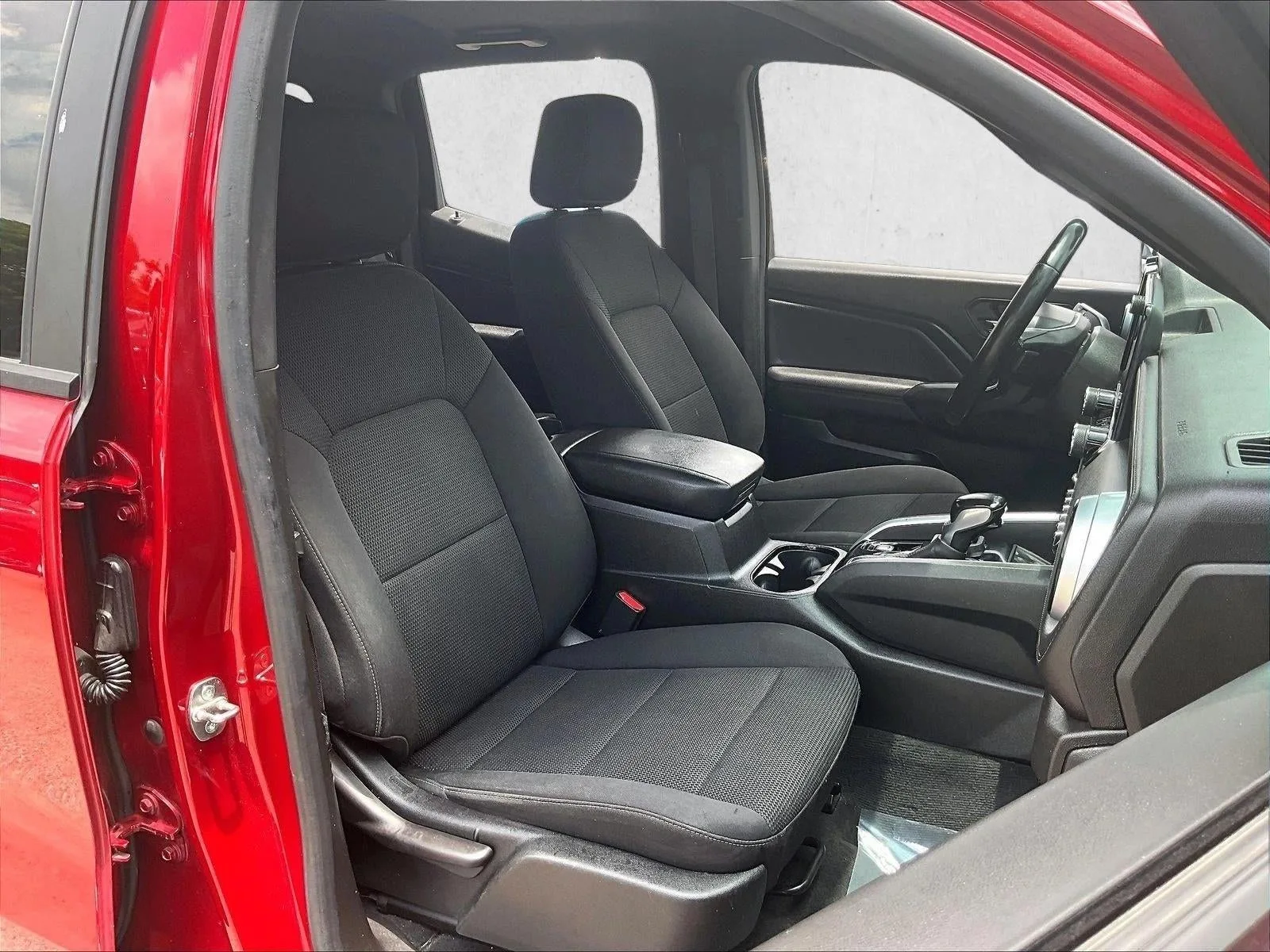 2023 Chevrolet Colorado LT photo 9
