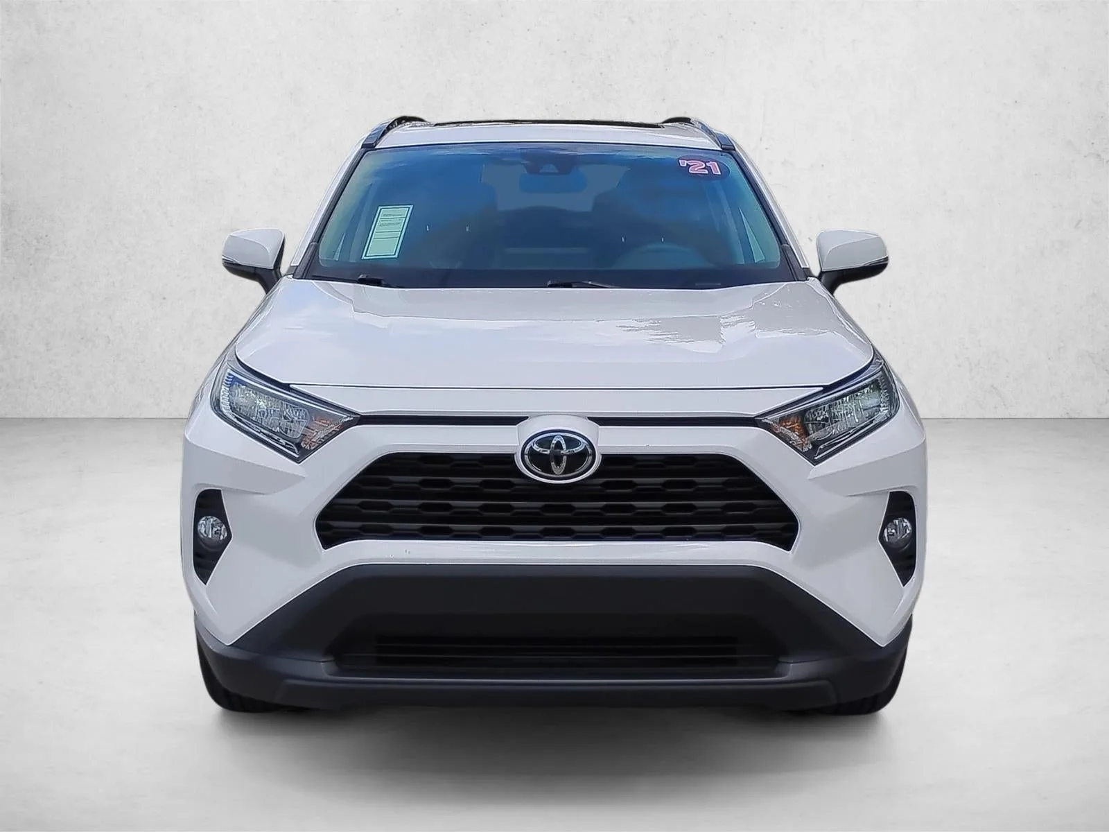 2021 Toyota RAV4 XLE FWD (GS) photo 2