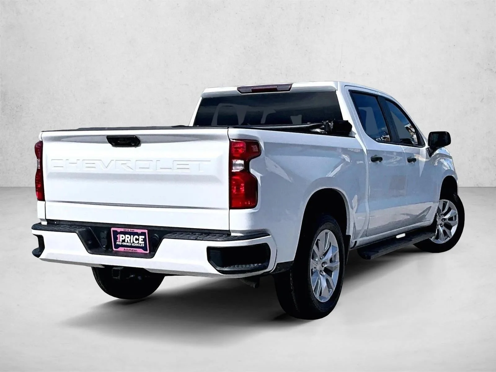 2022 Chevrolet Silverado 1500 Custom photo 2