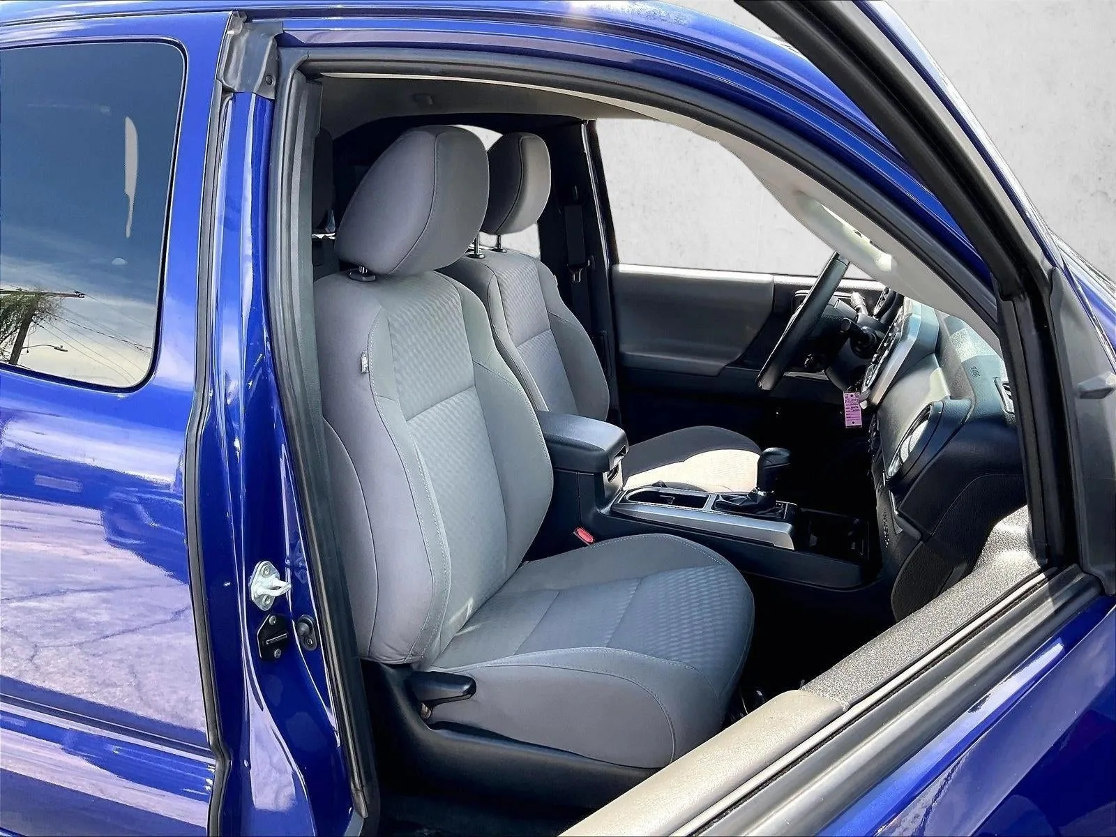 2022 Toyota Tacoma SR5 V6 photo 9